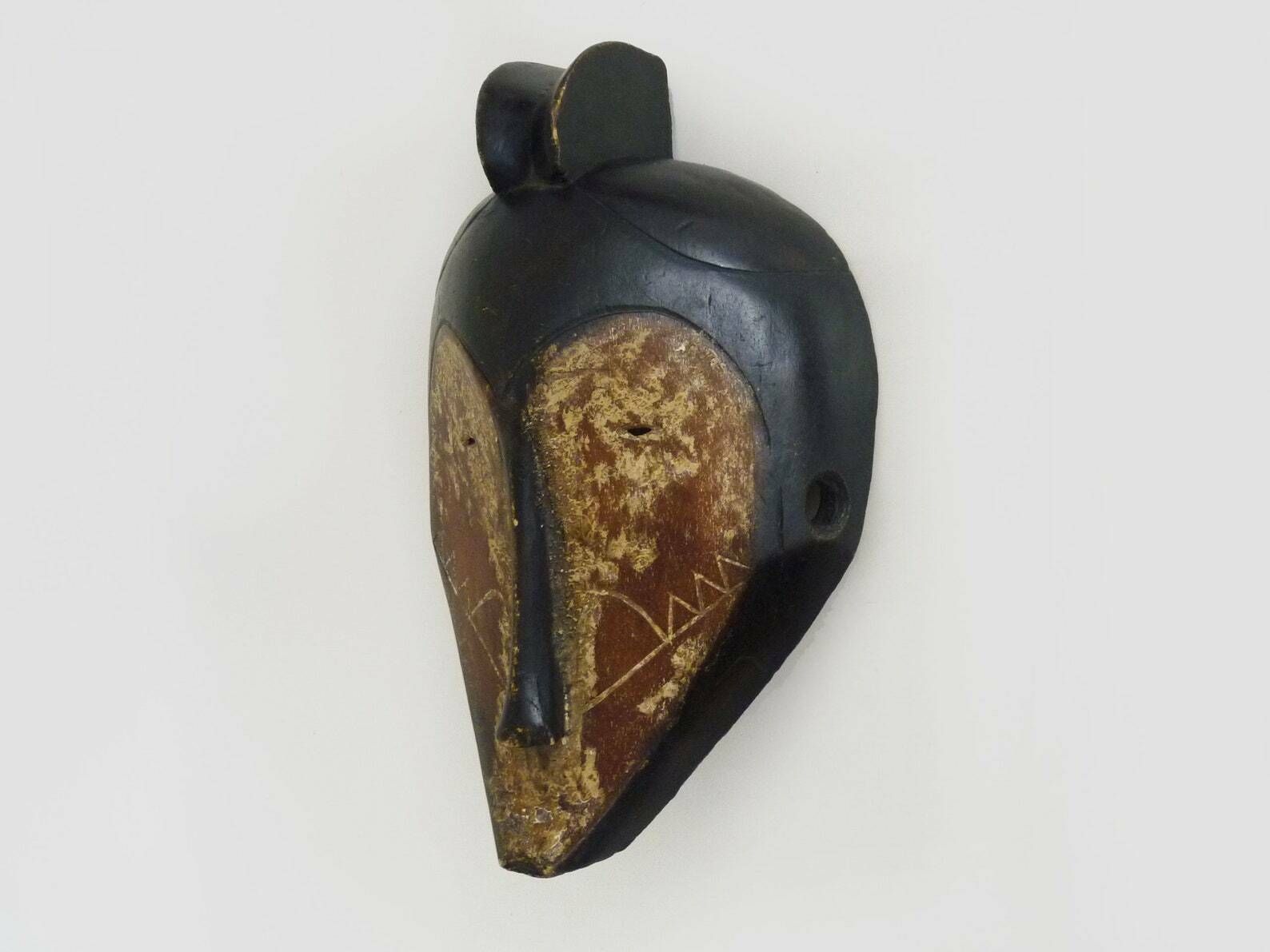 Masque Fang en bois ancien, art tribal africain du Gabon photo vinterior