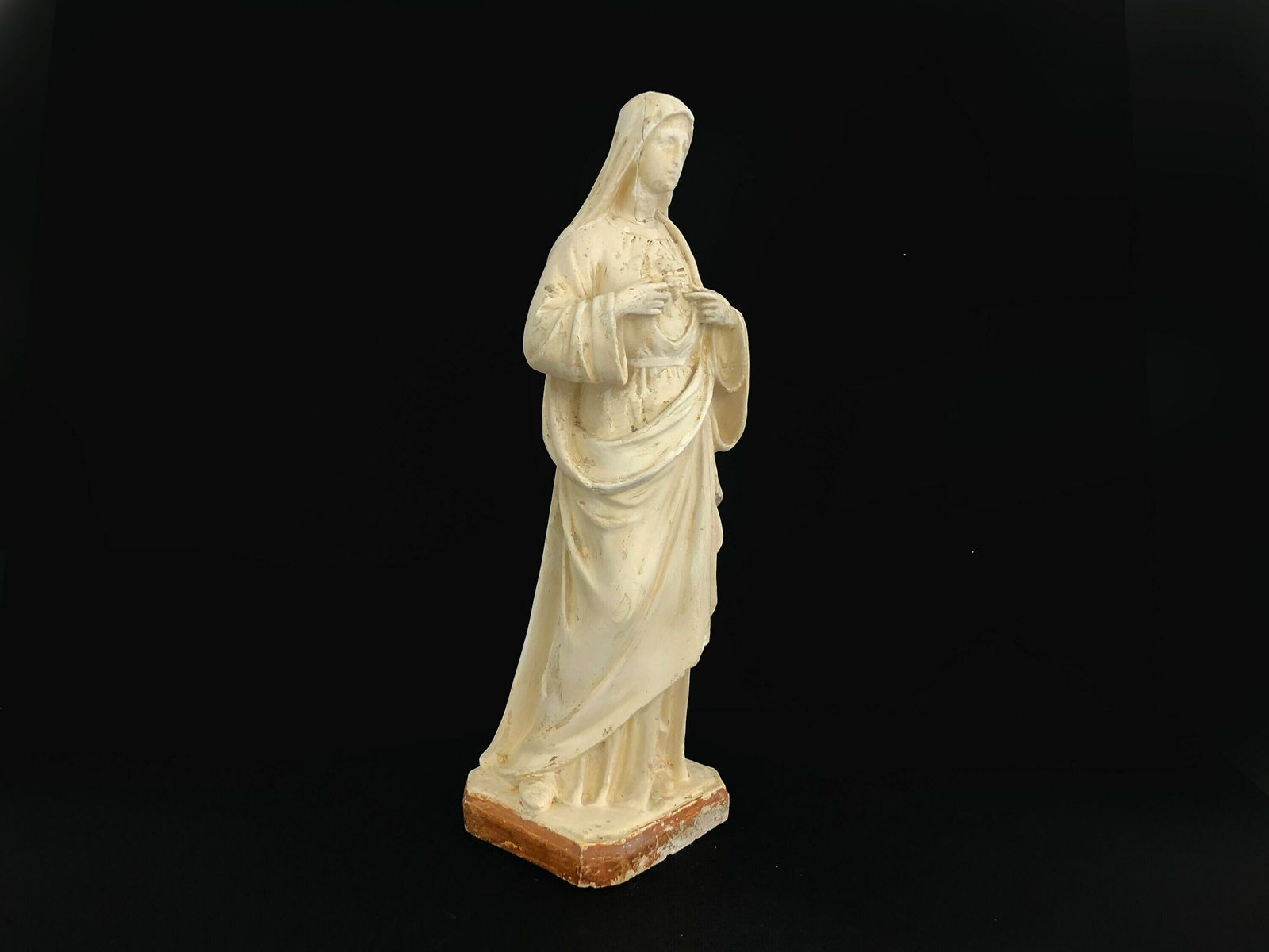 Statue vintage de la Vierge Marie Sacré-Cœur en plâtre. Signée Giscard Toulouse. photo 108.16
