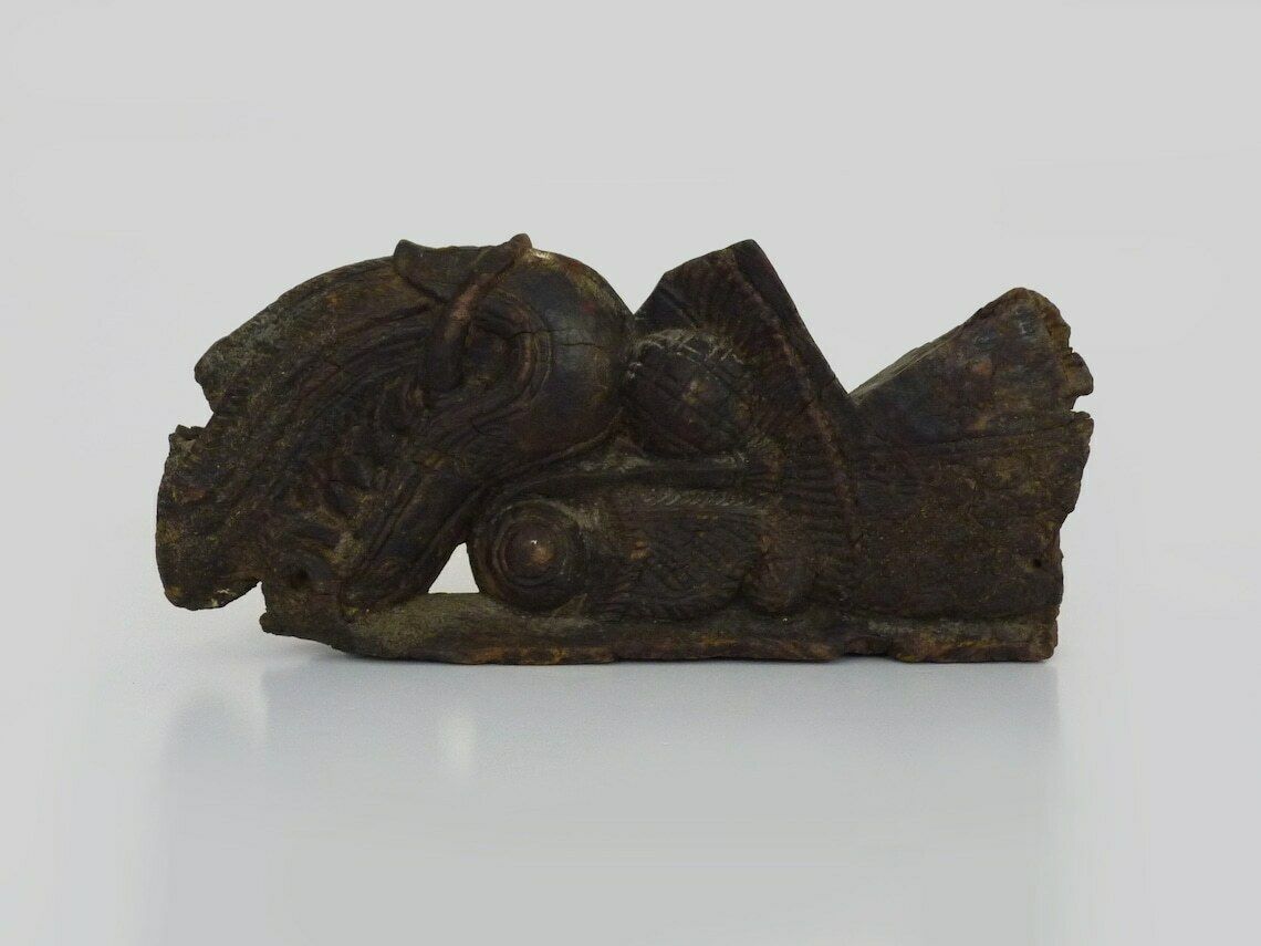 Bas-relief indonésien en bois sculpté, caméléon, XIXe siècle