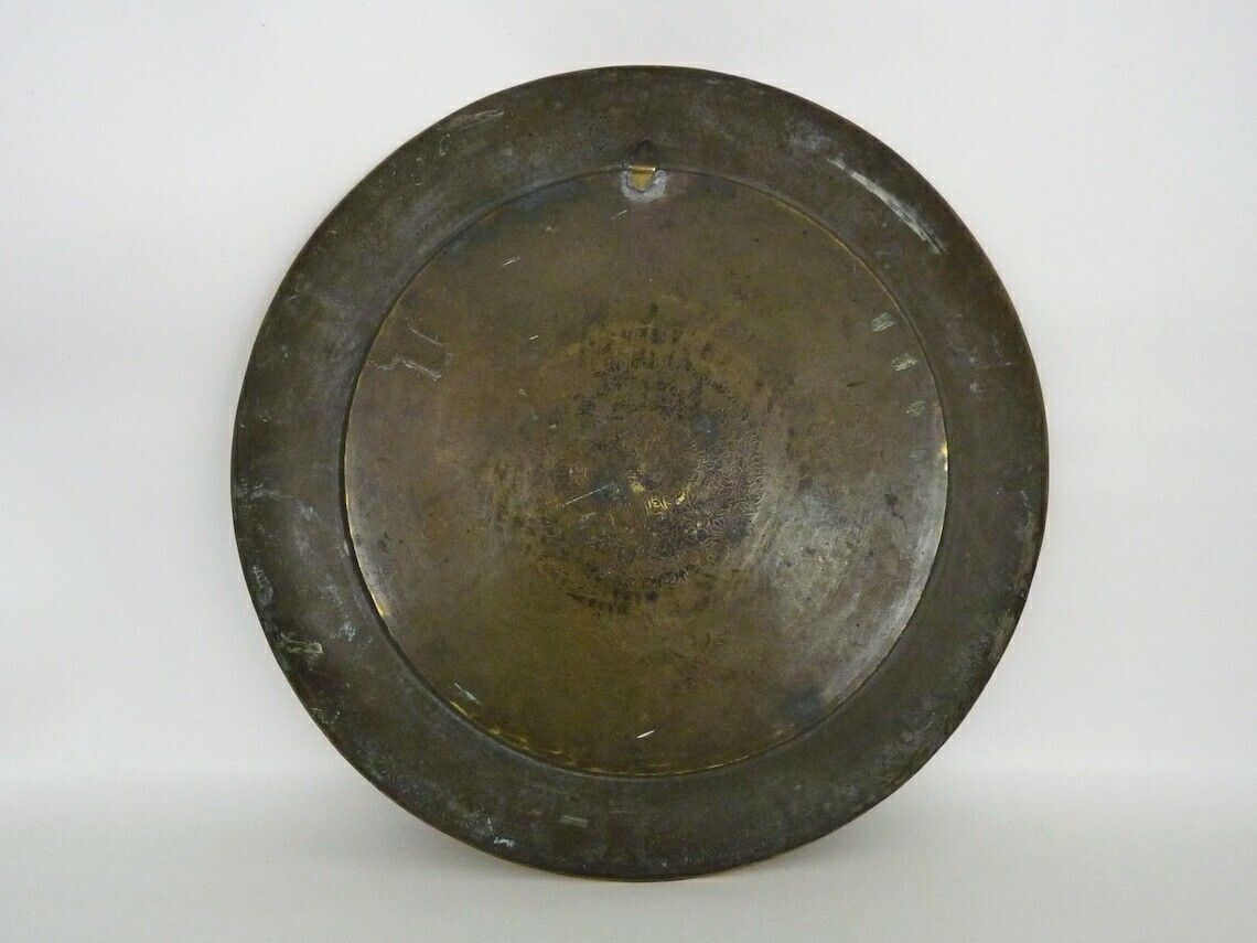 photo furniture Groot Aziatisch dienblad (Laos of China) in verguld brons.