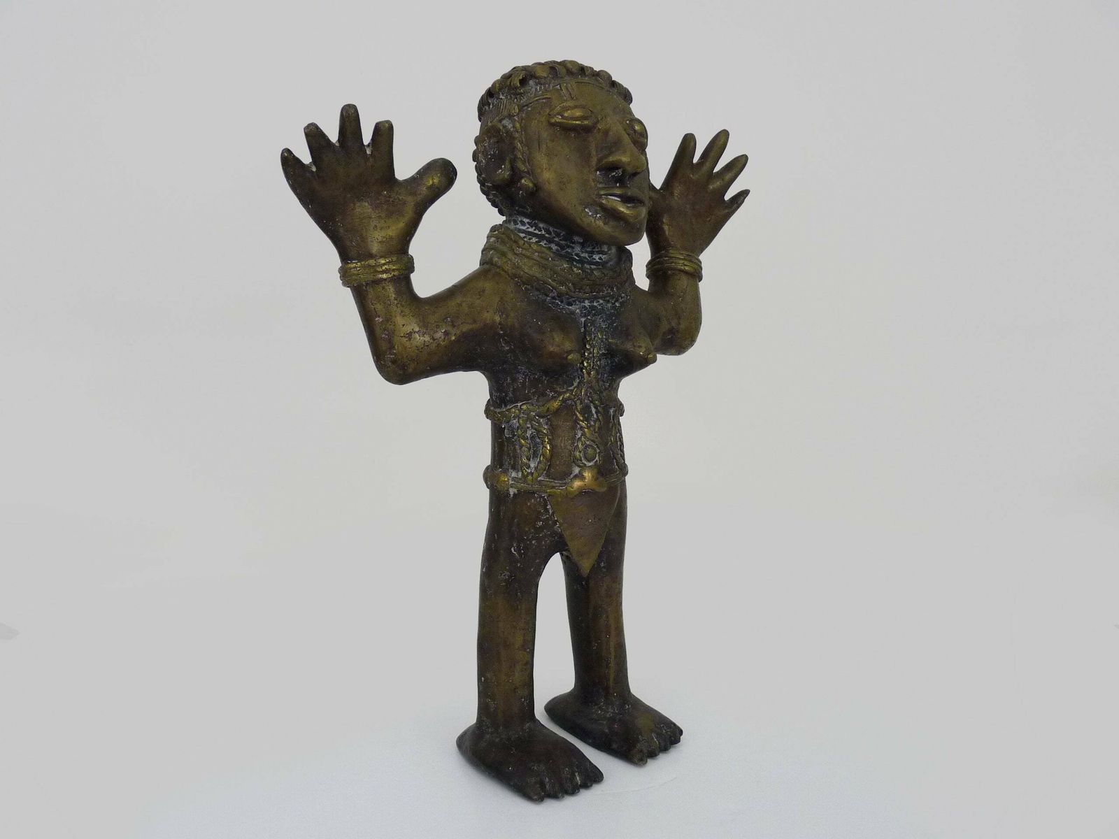 Art africain. Importante sculpture en bronze Bamoun. photo for sale