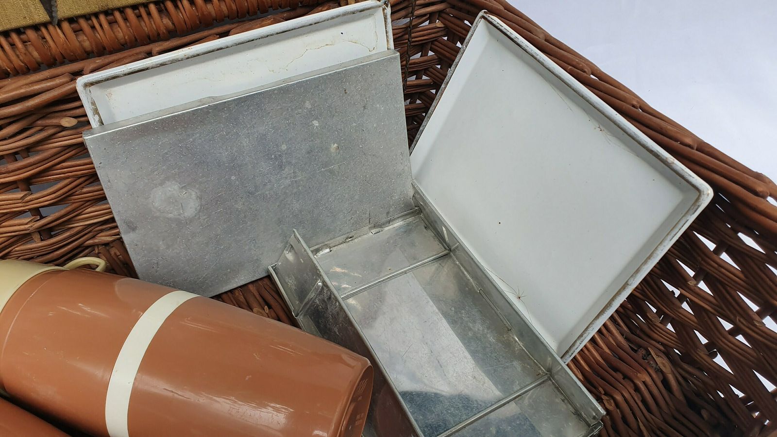 Vintage Large Picnic Basket And Contents Tupperware Mid 20th Century Tv Theatre Display Prop photo vinterior
