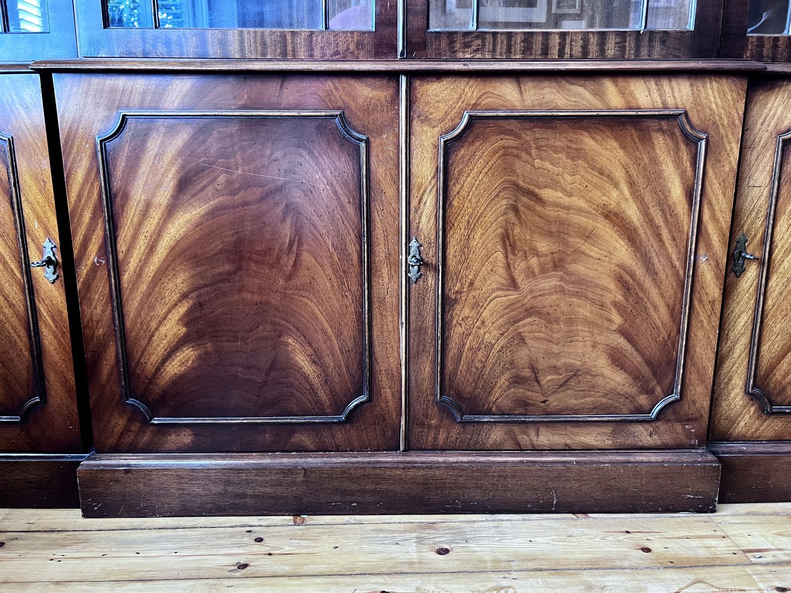 Stunning Vintage Cabinet   Reprodux (Made In England) photo vinterior