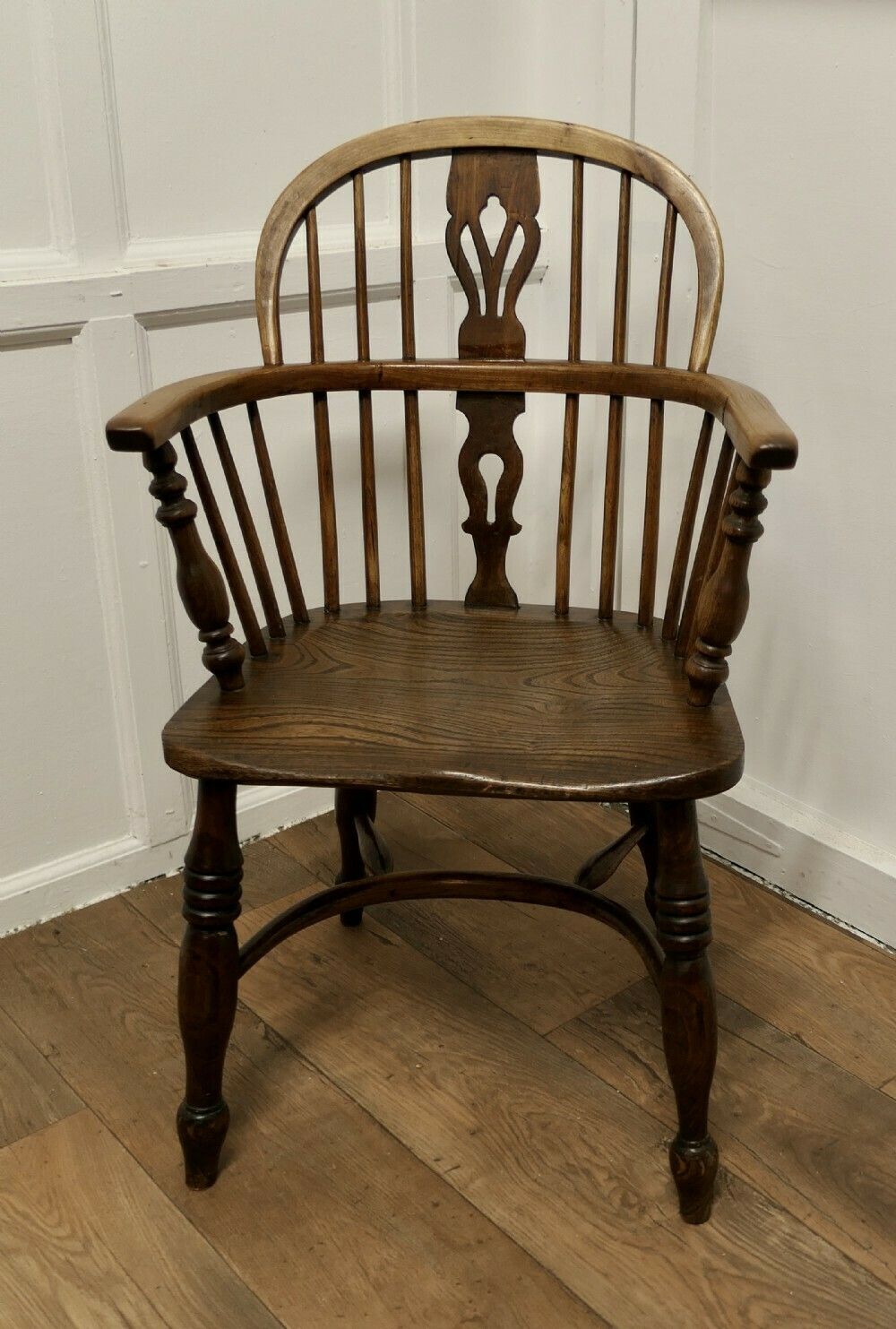 Georgian Elm And Ash Wheel Back Windsor Carver Chair