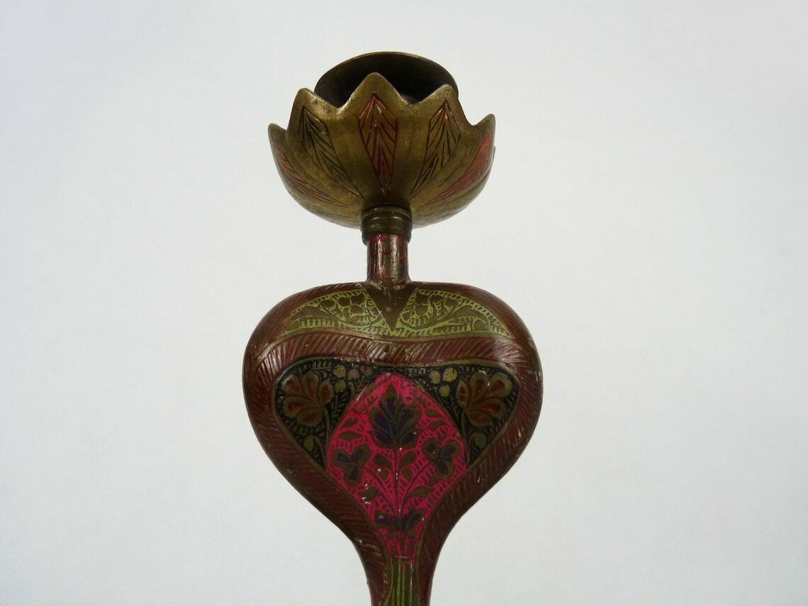 Paire de bougeoirs cobra en bronze d'époque, gravures détaillées, vers 1950 photo 243.36