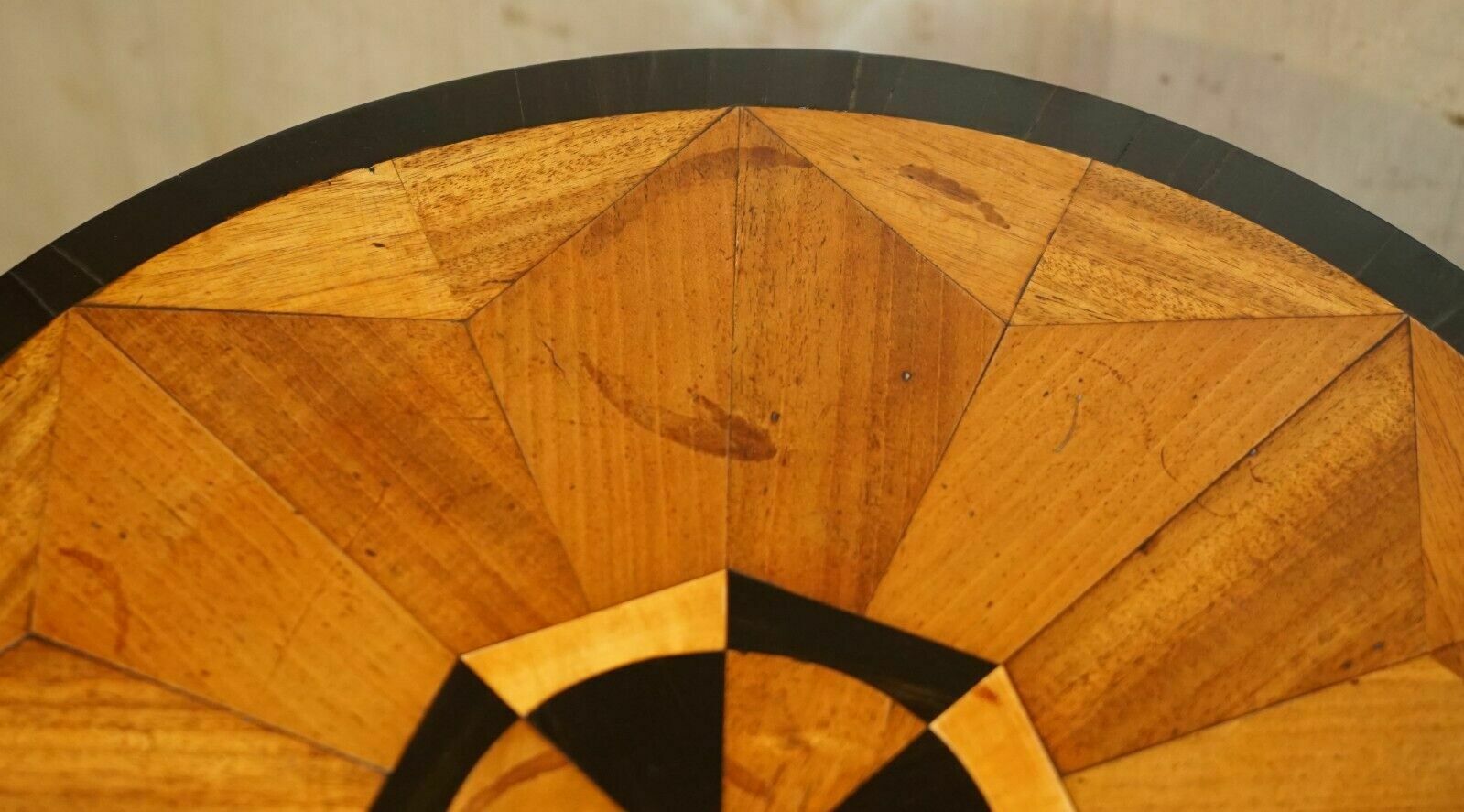 photo vintage Sublime Fully Restored Circa 1840 Antique Specimaine Wood Occasional Side Table