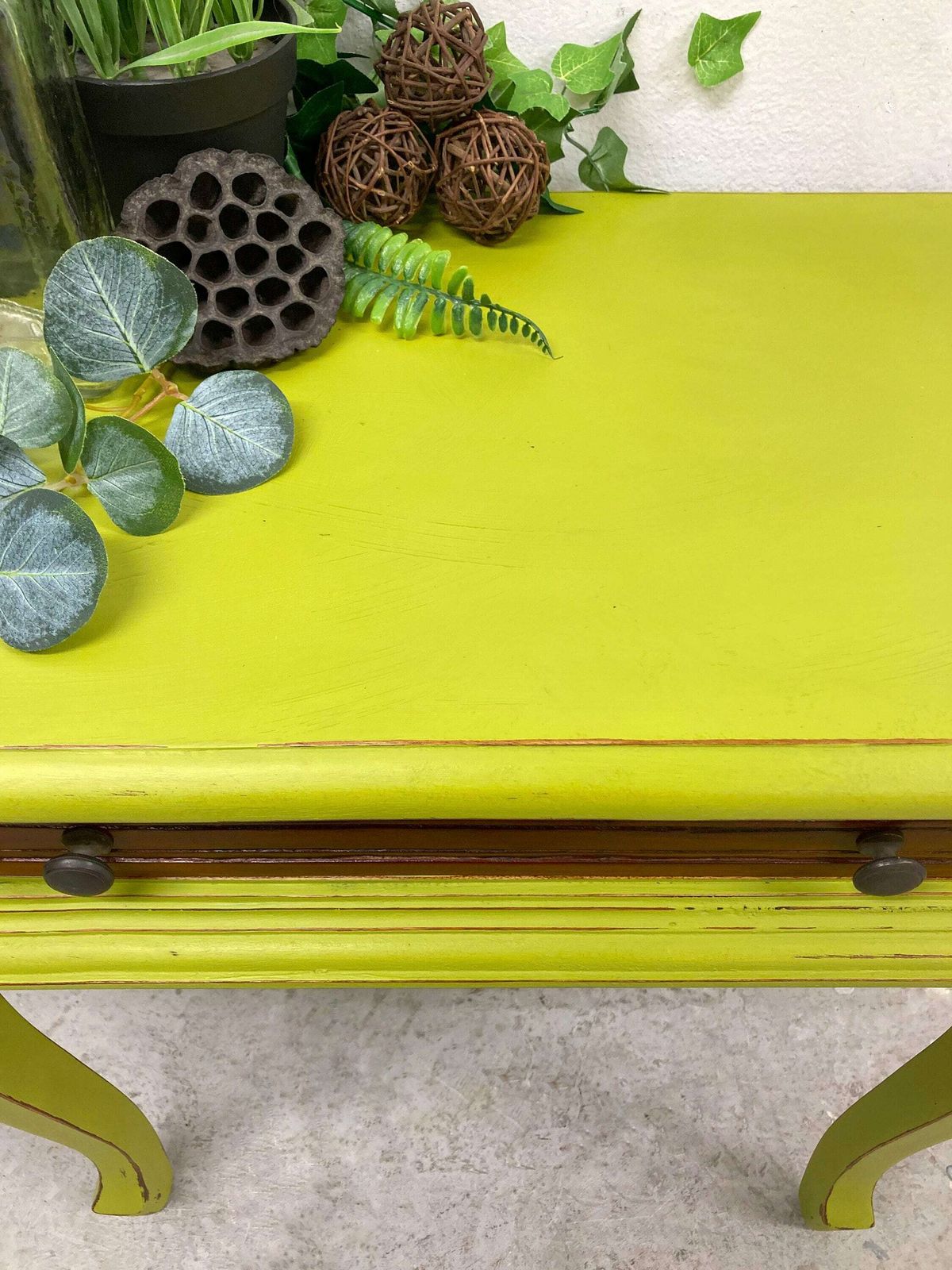 Console Table. Green Console. Hand Painted Cabriole Leg Console. Hallway Table. Bedside Table. Dressing Table. Solid Mahogany. photo vinterior