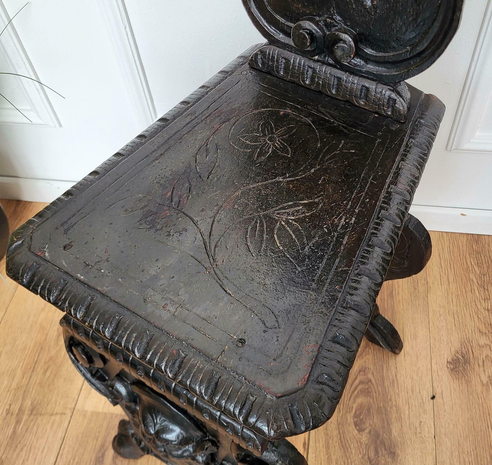 Antique Italian Carved Wood Coat Of Arms Chair photo 1097.0