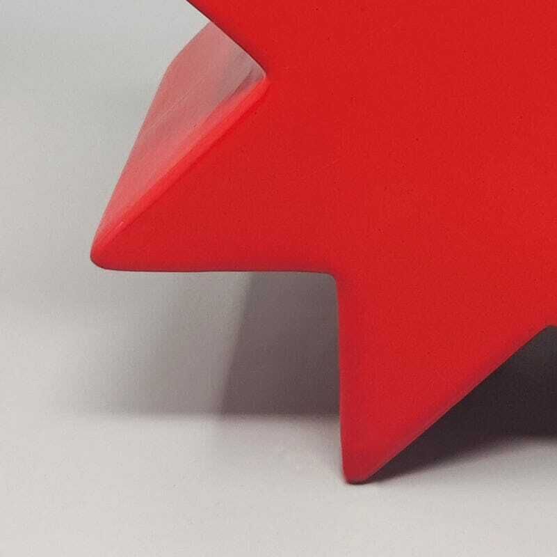 photo furniture 1980s Gorgeous Red Vase "Hsing" By Ettore Sottsass. Made In Italy