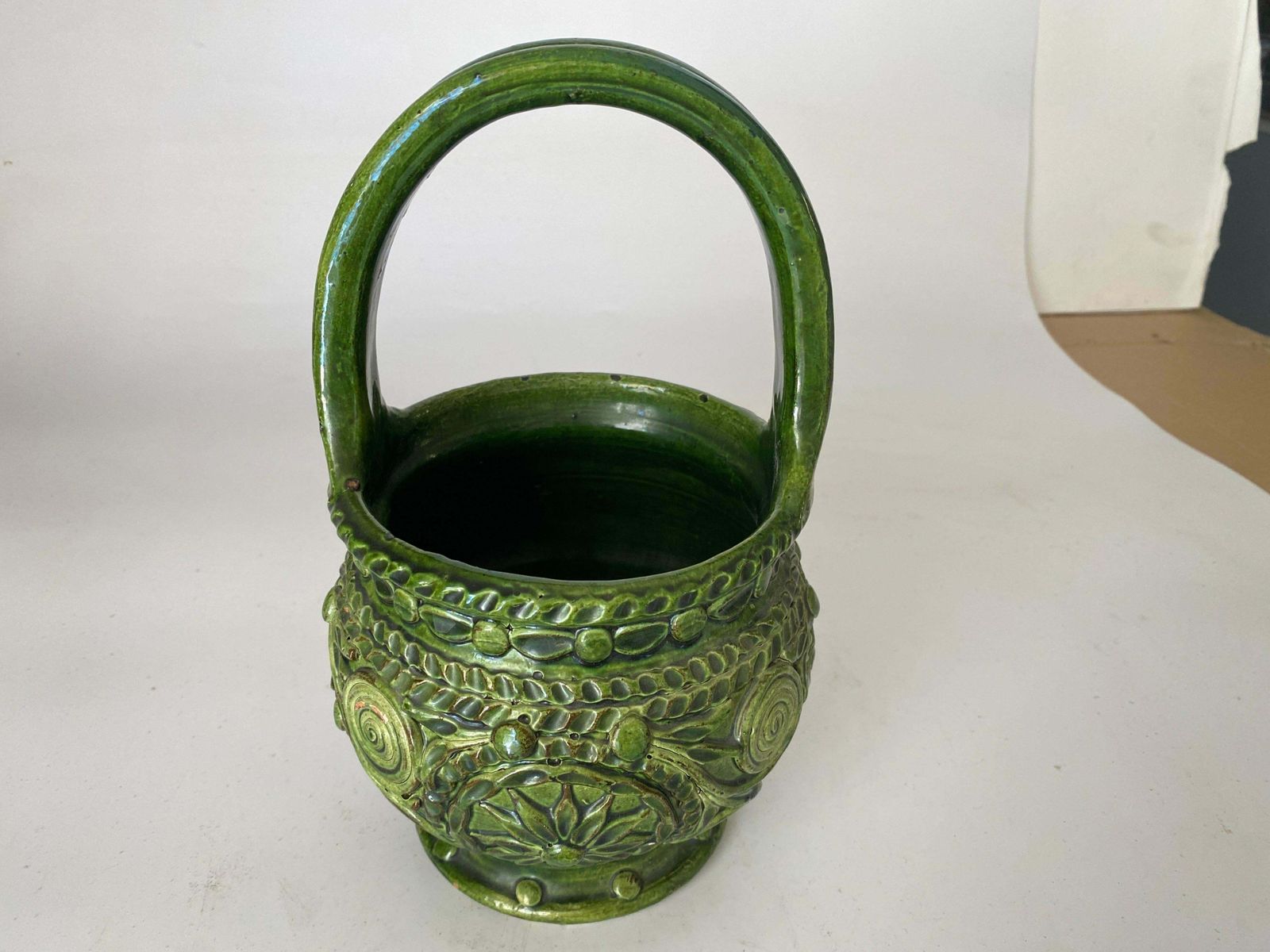 Pot Or Box 19th Century Majolica France Ceramic Green With An Circular Handle photo vinterior