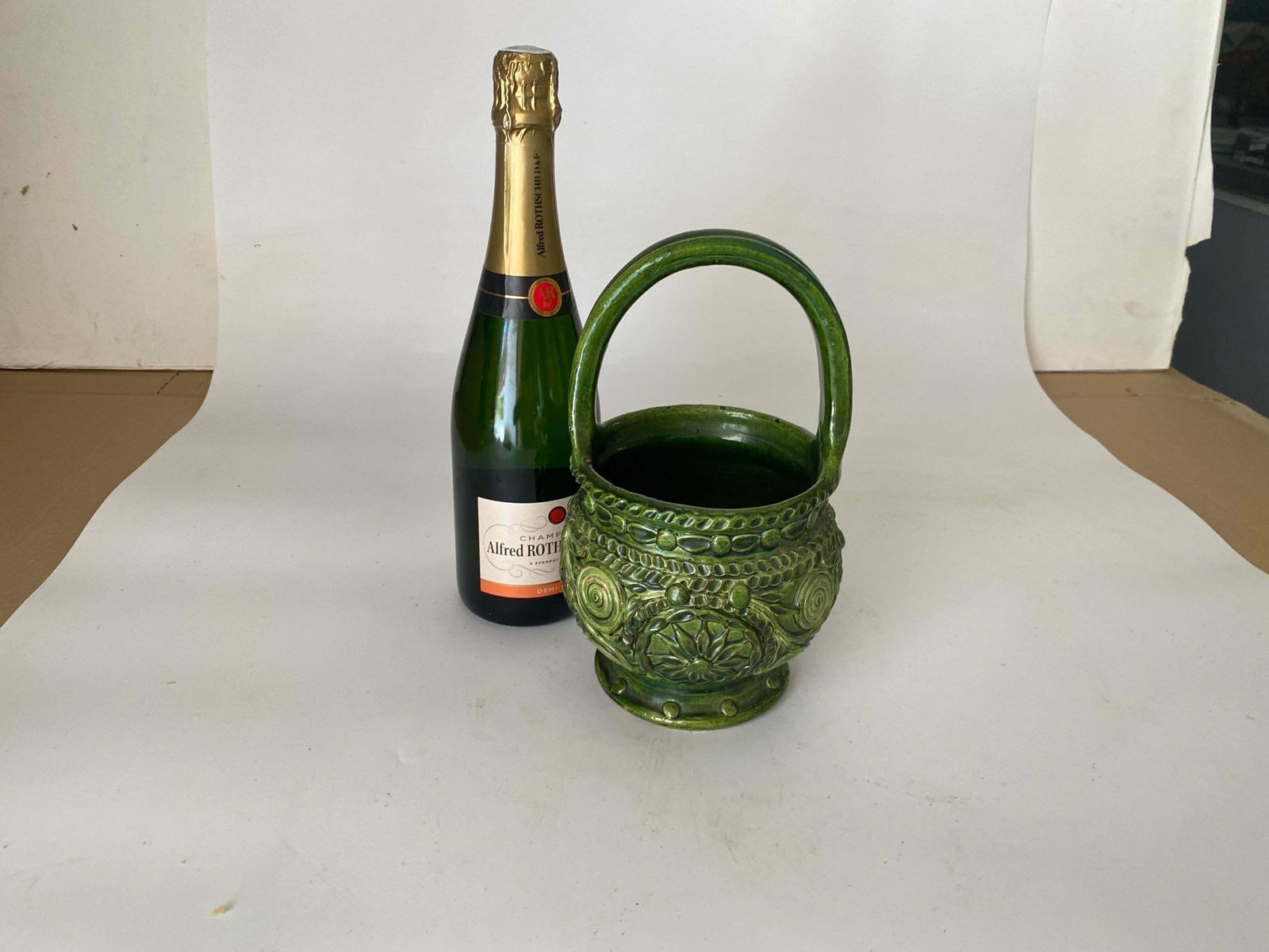 Pot Or Box 19th Century Majolica France Ceramic Green With An Circular Handle photo vintage