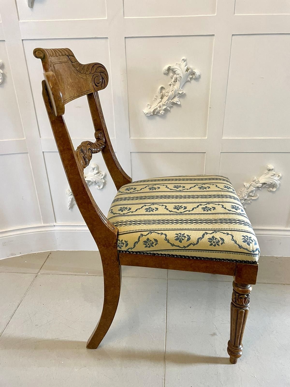 photo vinterior Unusual Set Of 8 Quality Antique Decorated Faux Birds Eye Maple Dining Chairs