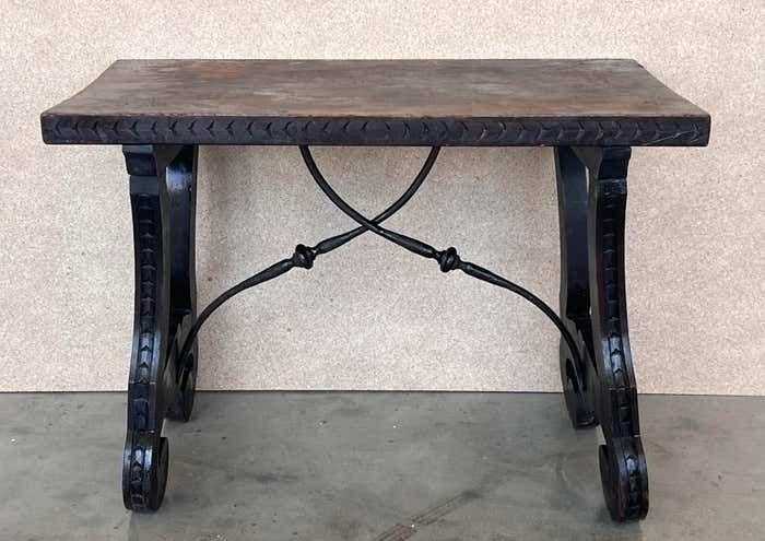 Table d'appoint baroque espagnole ébonisée, pieds en lyre, XIXe siècle photo furniture