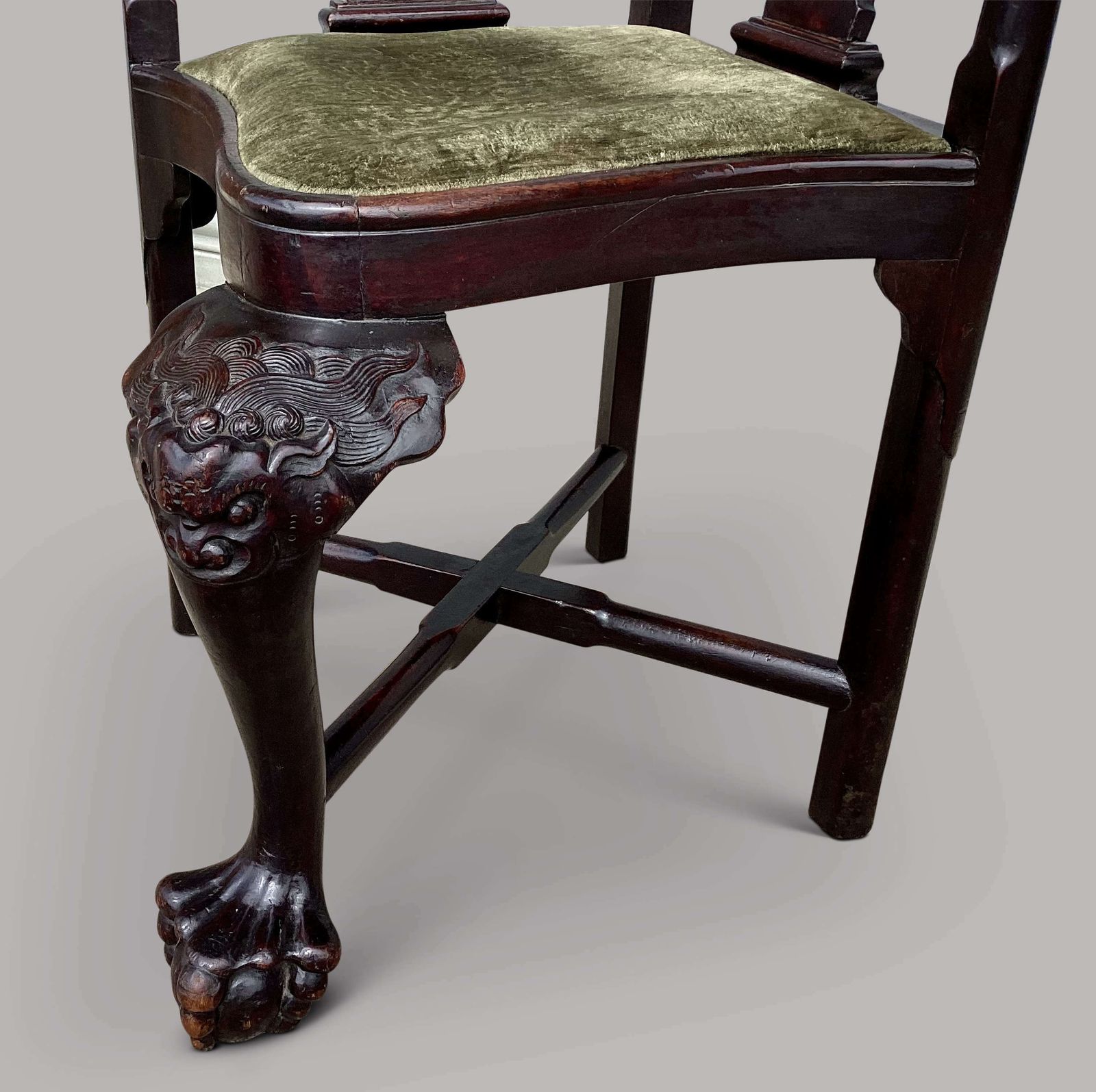 photo furniture Exceptional C18th Chinese Export Hardwood Corner Armchair