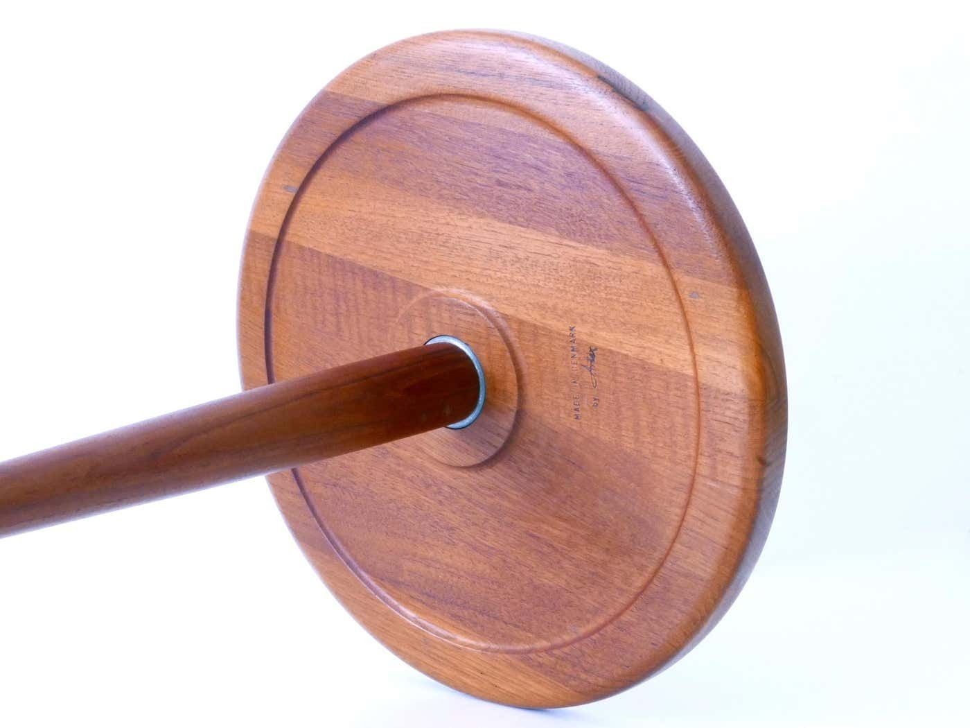 photo vintage Elegant Mid Century Modern Teak Side Table By Hans C. Andersen For Artek 1960s
