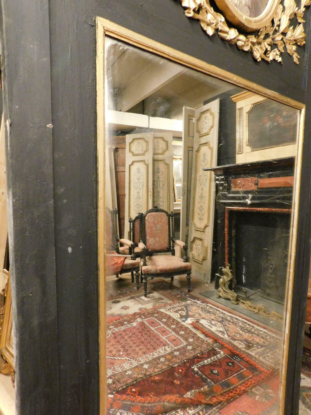 photo furniture Big Mirror Black Lacquered Wood, Gilded Carvings And Painting Dame, Italy