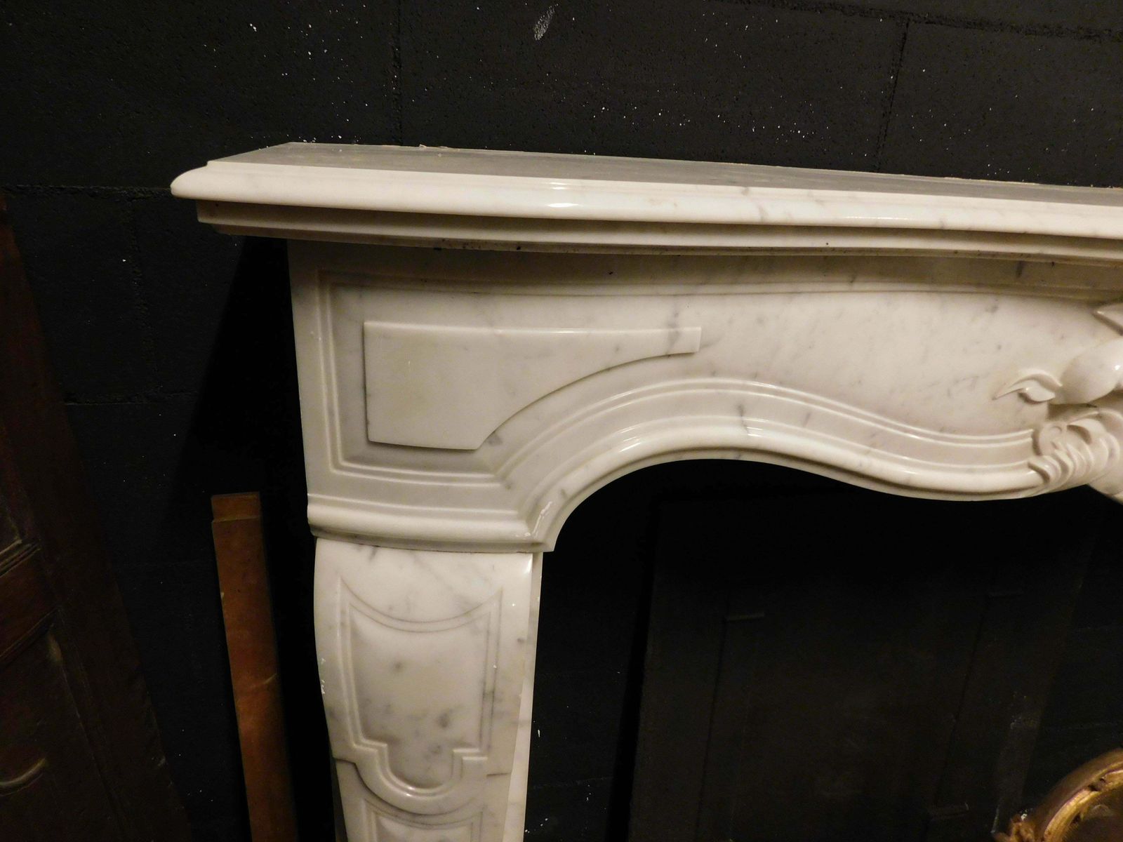 Fireplace Mantle In White Marble With Carved Central Leaf, France photo buy