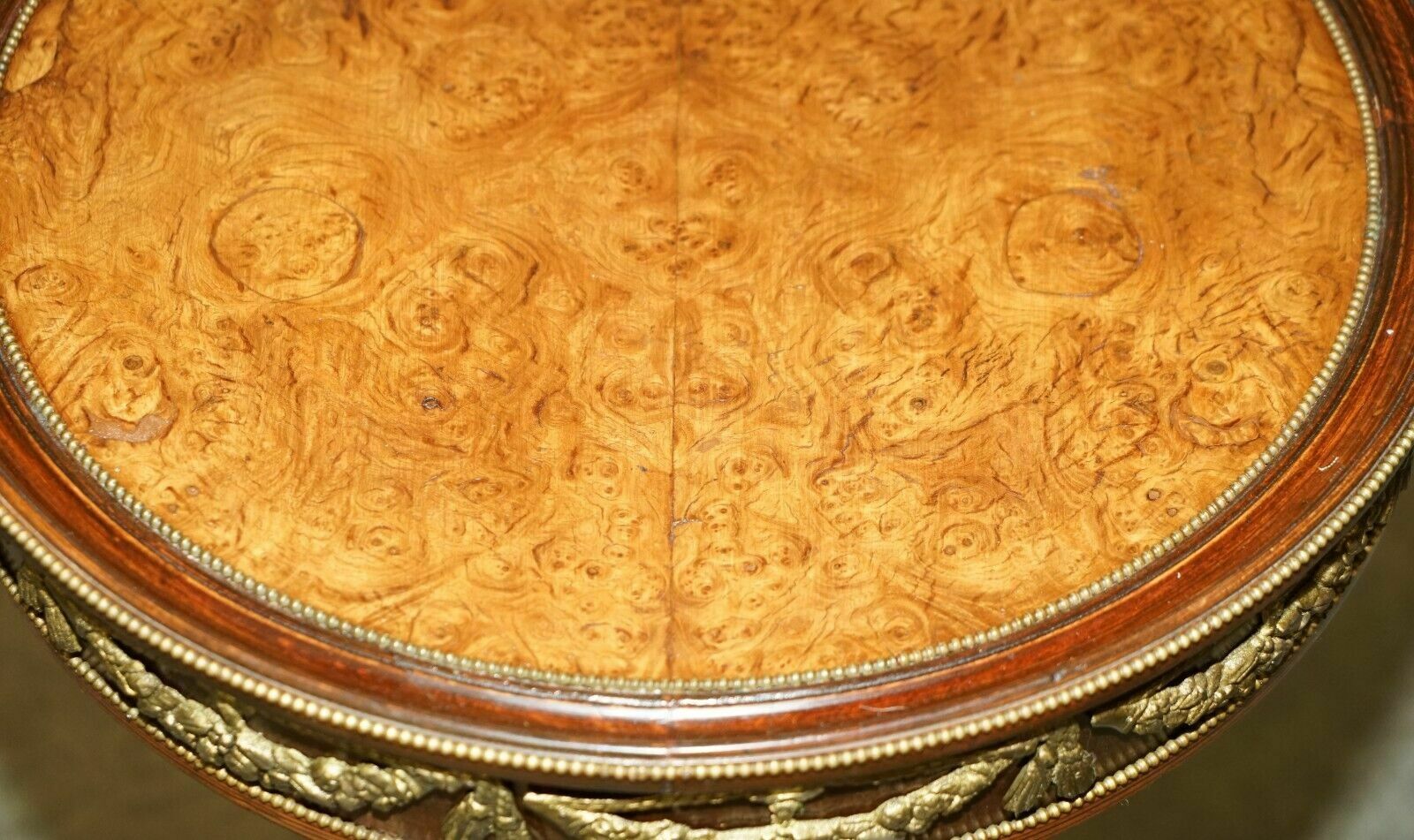 photo vintage Stunning French Vintage Burr Walnut & Gilt Brass Round Occasional Table