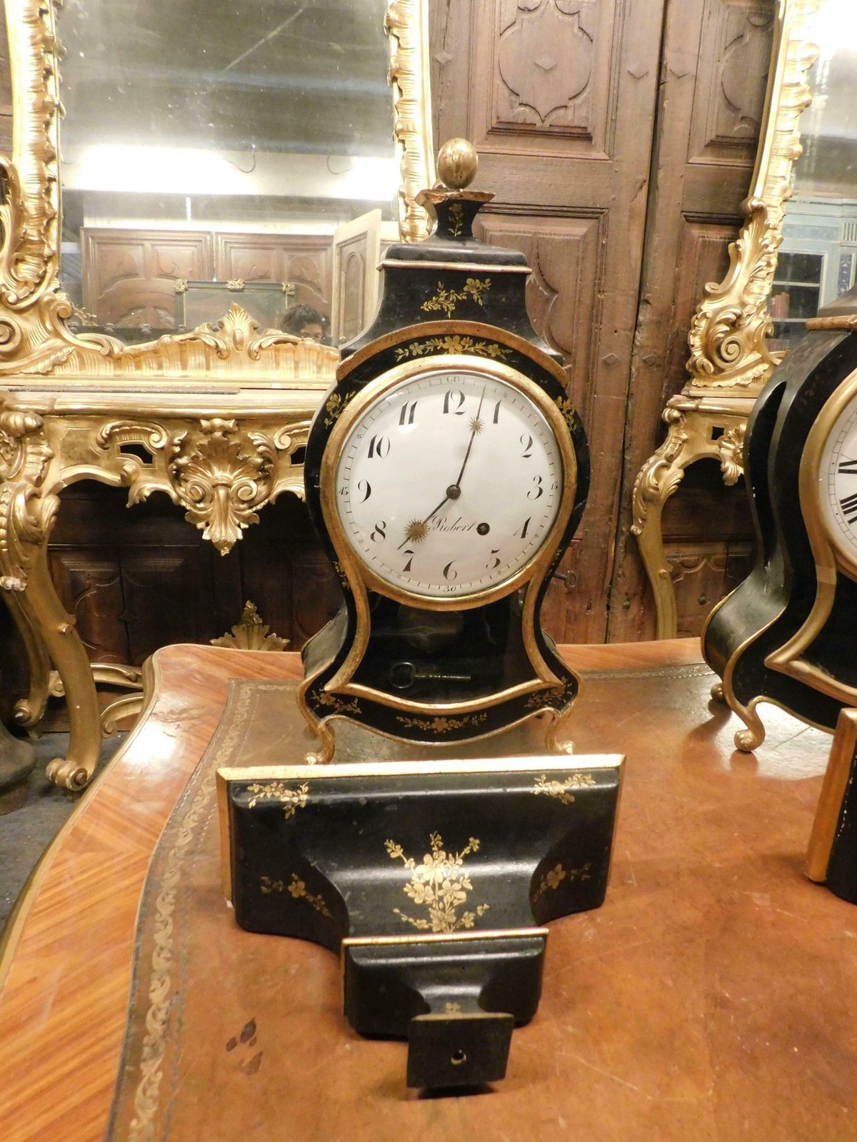 Set N.3 Clocks Ebonised Wood, Profiles And Feet Decorated Gilded Plant Motifs photo vintage