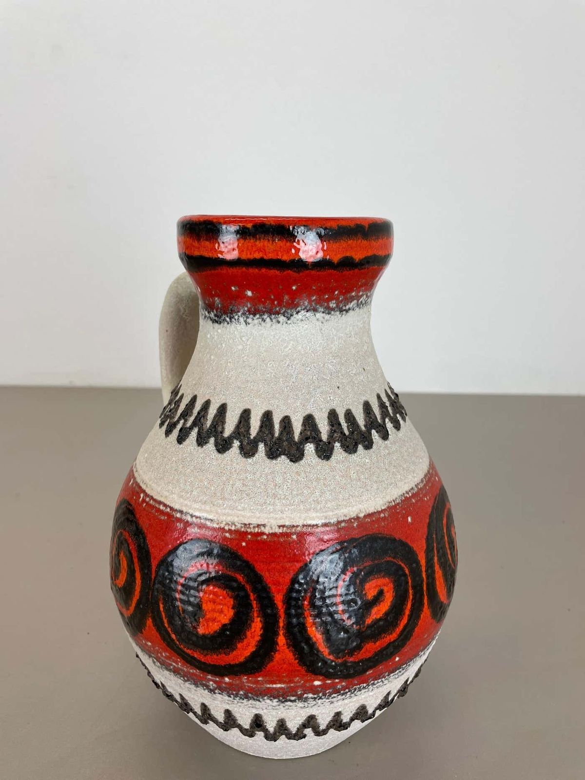 photo vintage Red White Ceramic Brutalist Vase Fat Lava Carstens Tönnieshof, Germany, 1970s