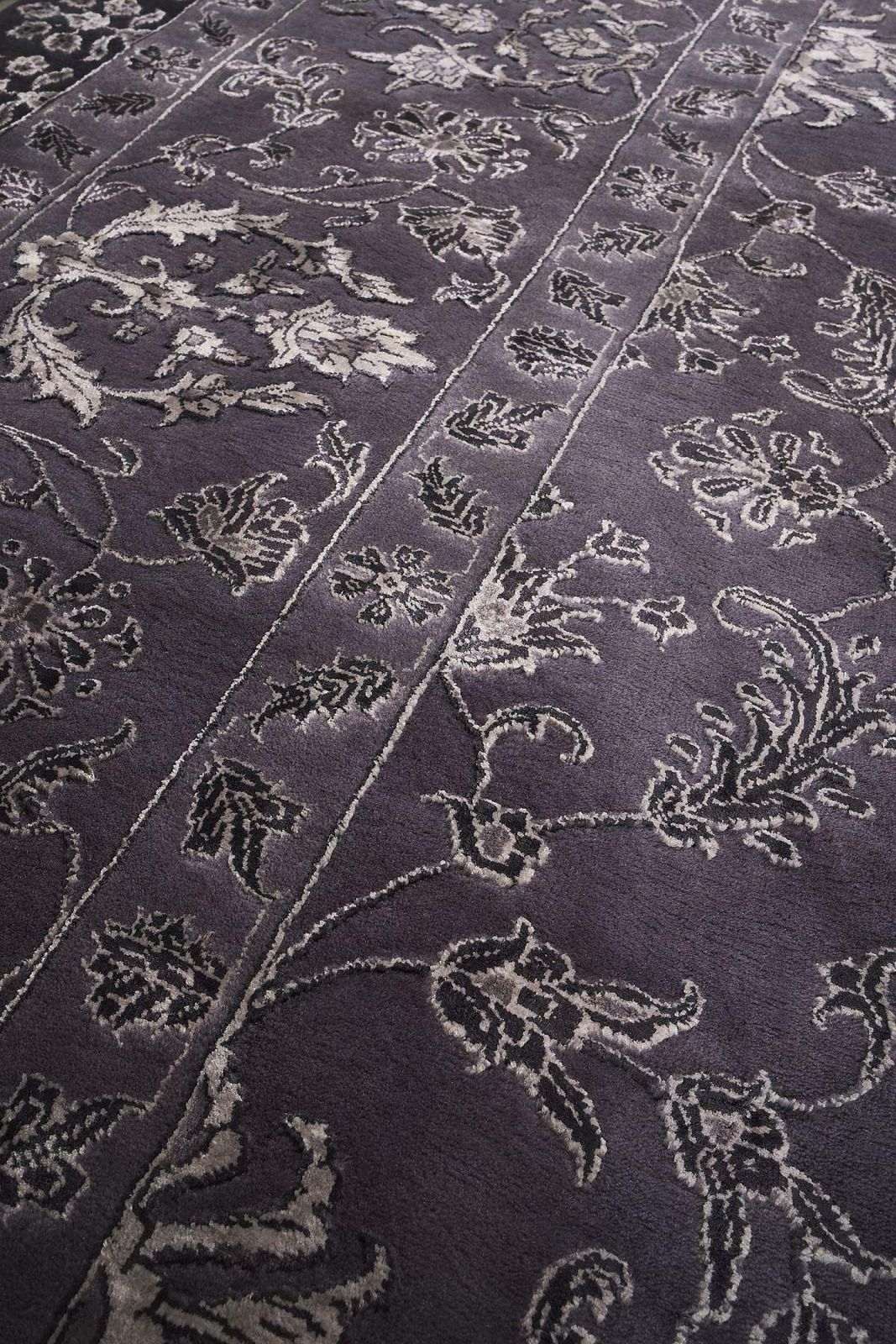 Nain Oriental Style Rug In Fine Silk photo furniture