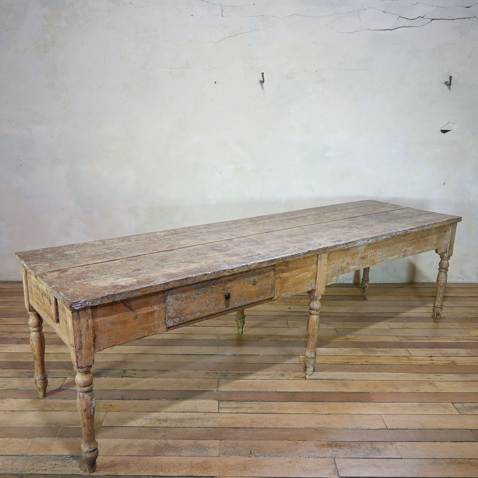 photo vinterior Reserved A Large 18th Century French Painted Farmhouse Dining Table