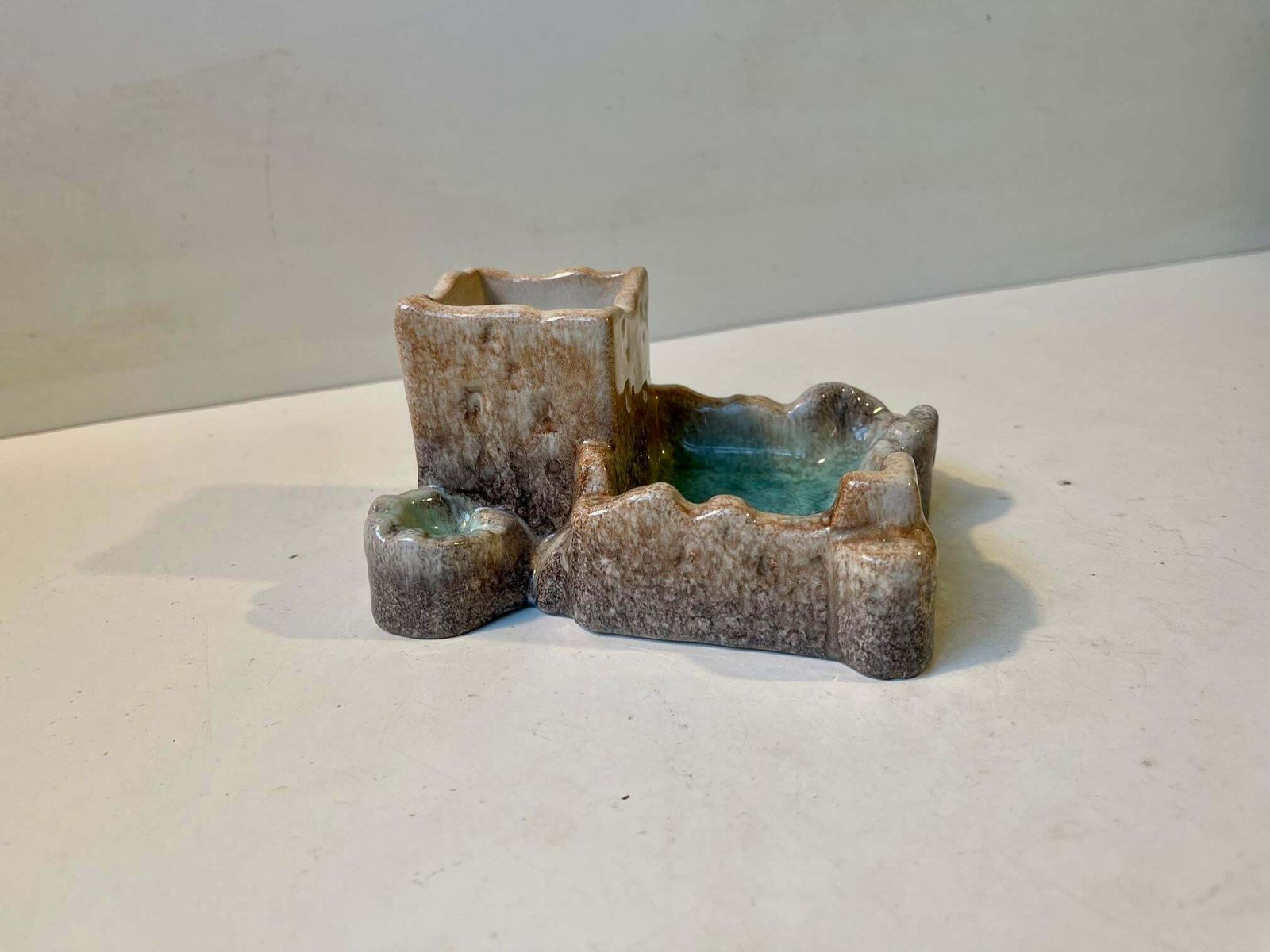photo furniture Michael Andersen & Son Smoker's Lagoon   Station In Persia Glazed Ceramic, 1950s