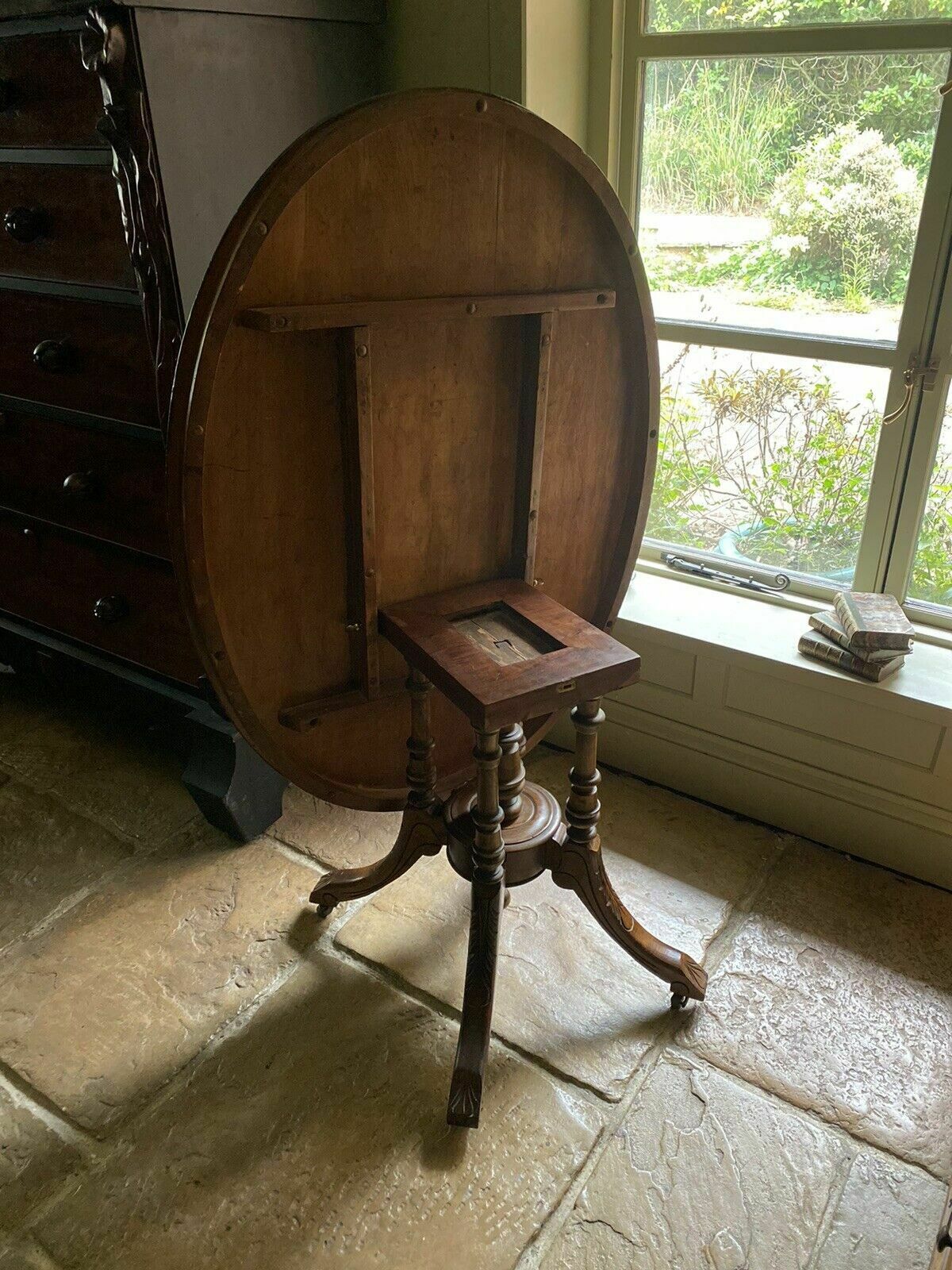 photo furniture Antique Victorian Tilt Turn Hall Side Lamp Table Pot Stand