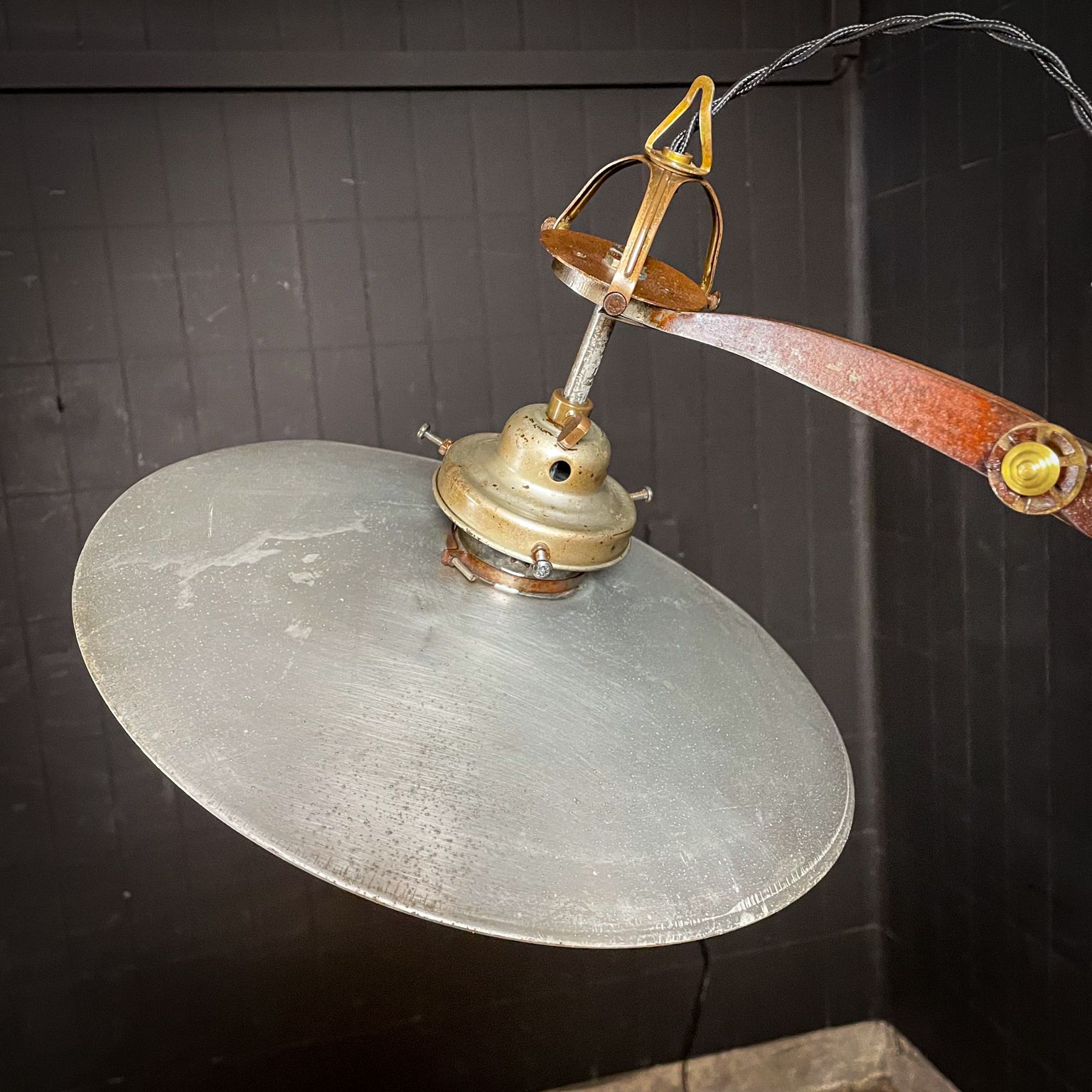 Attta 2' – Industriële Upcycle Vloerlamp Van Ebert Roest photo for sale