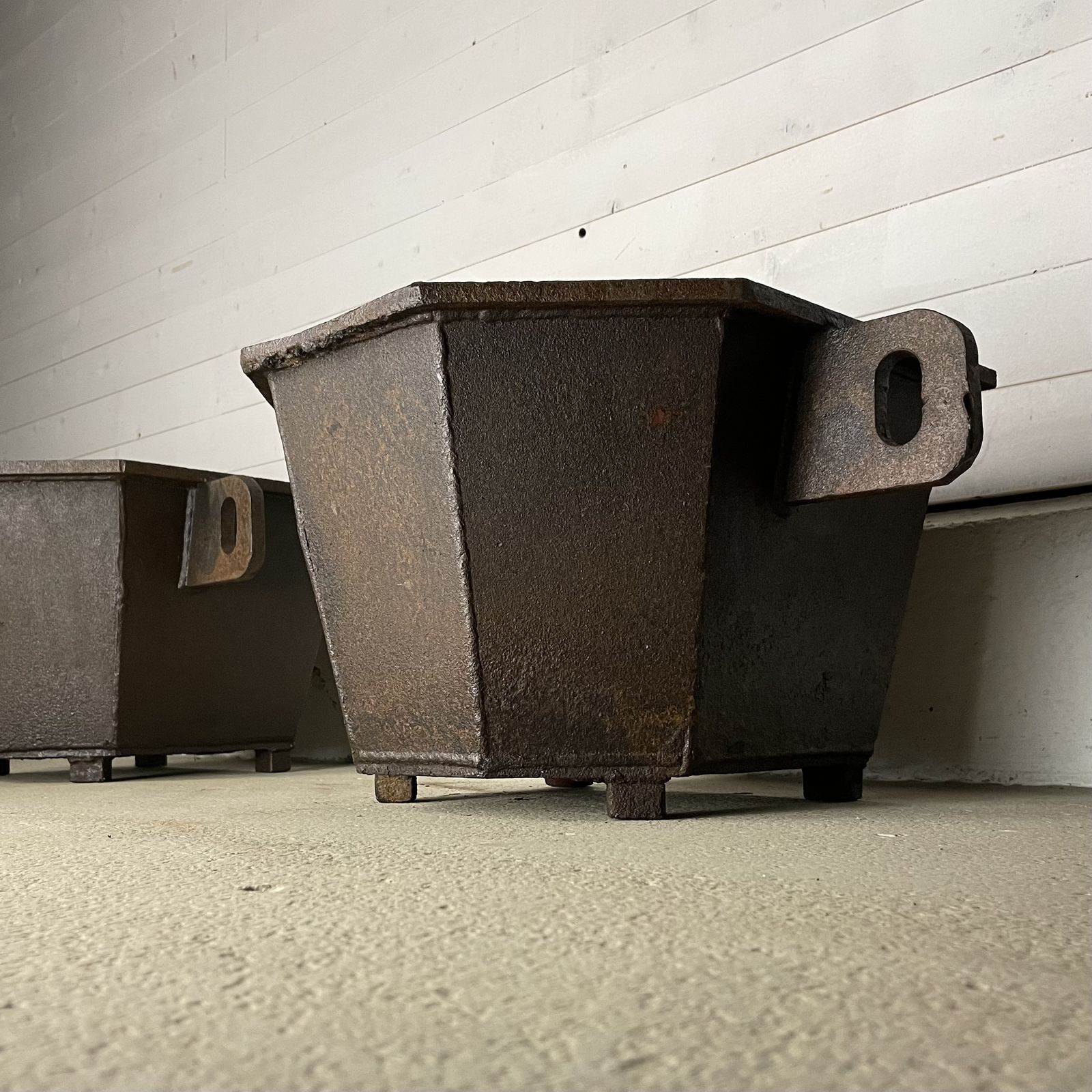 Set Of 4 Heavy Duty Steel Foundry Pots photo vinterior