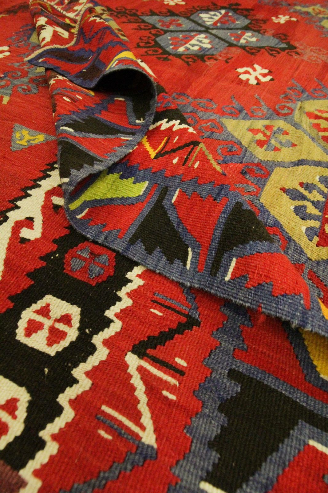 photo furniture Hand Woven Carpet Turkish Kilim Rug Traditional Sarkisla Red Area Rug