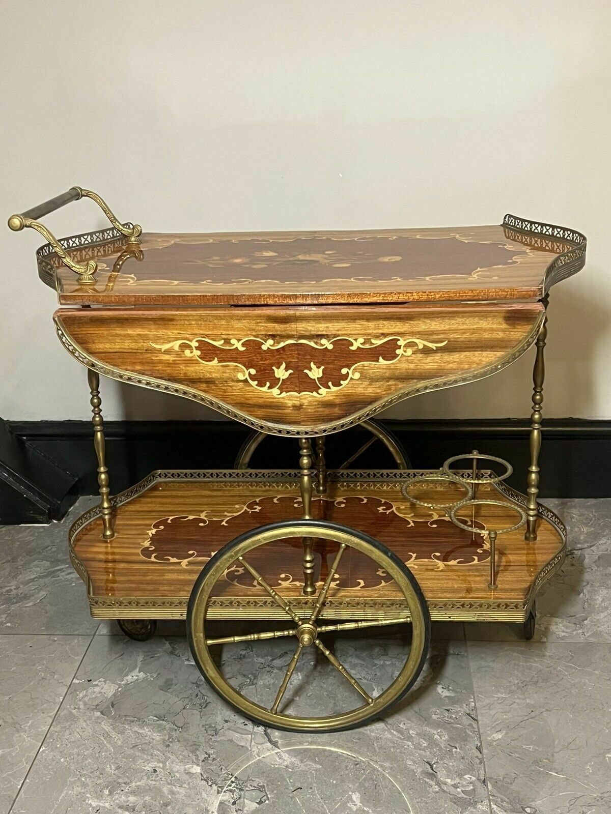 photo vintage Italian Mid Century Marquetry Double Serpentine Barwagon