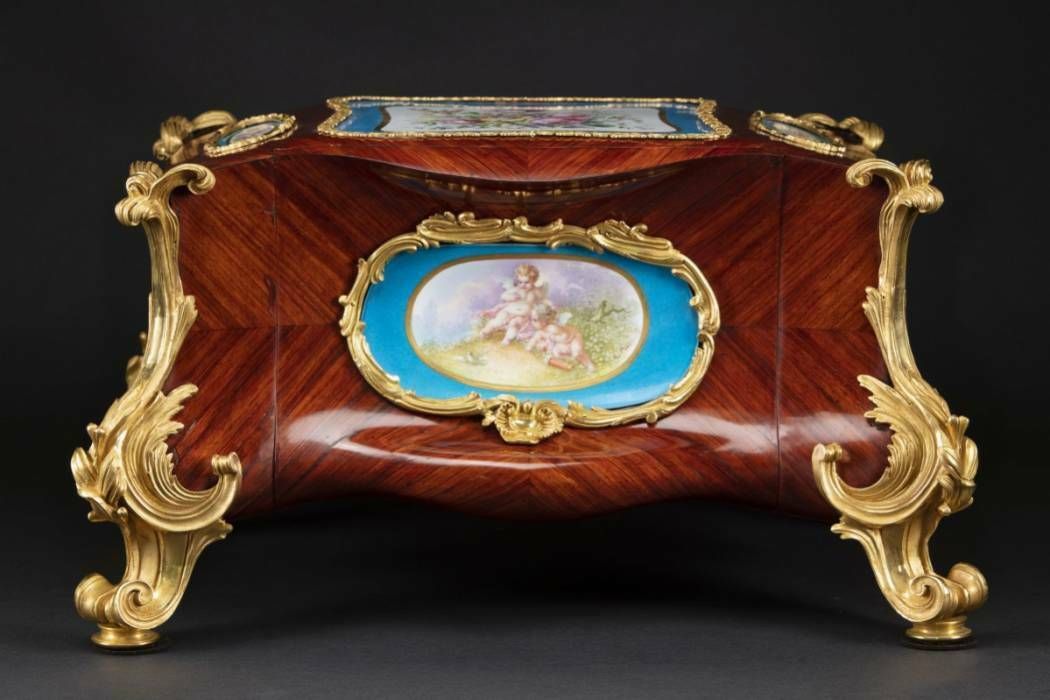 Table Box For Jewelry. Sevres 1830. photo vinterior