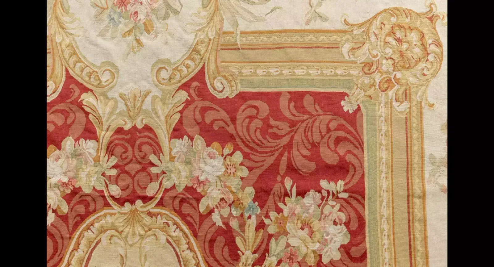 Exceptional, Old Aubusson Carpet From The 19th Century. France. photo vinterior