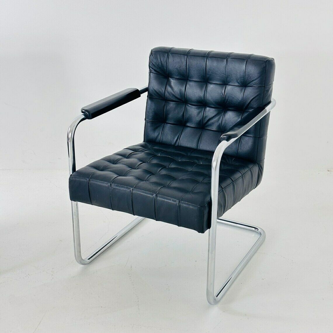 Set Of Tow Bauhaus Black Leather Loung Chairs 1980s photo 2764.0
