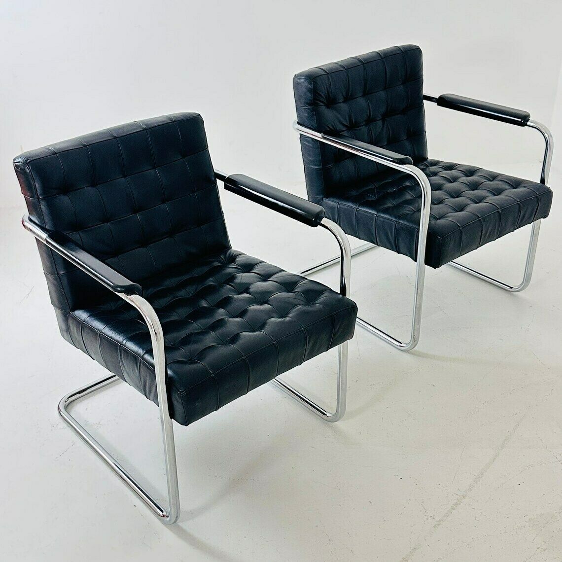 Set Of Tow Bauhaus Black Leather Loung Chairs 1980s photo vintage