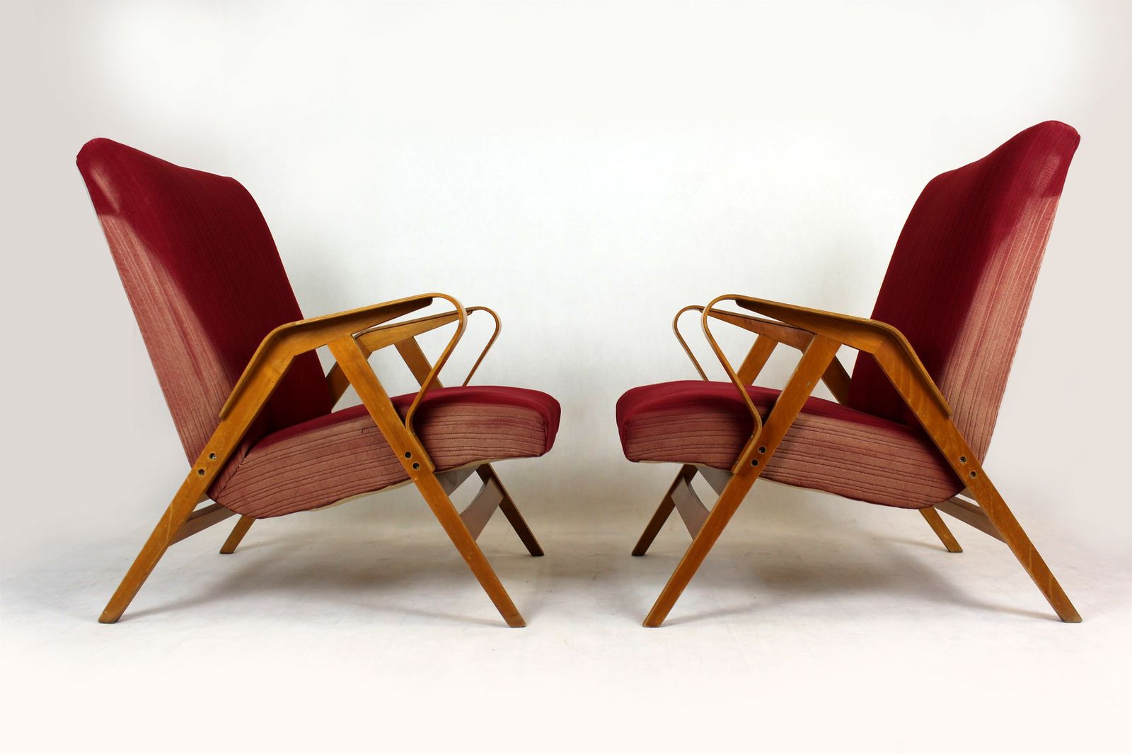 photo vinterior Mid Century Armchairs From Tatra, 1960s, Set Of 2