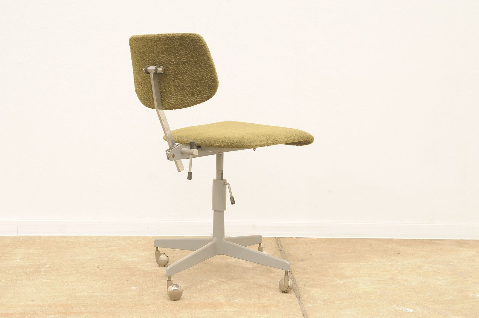 photo for sale Midcentury Industrial Swivel Work Desk Chair By Kovona, 1950´S