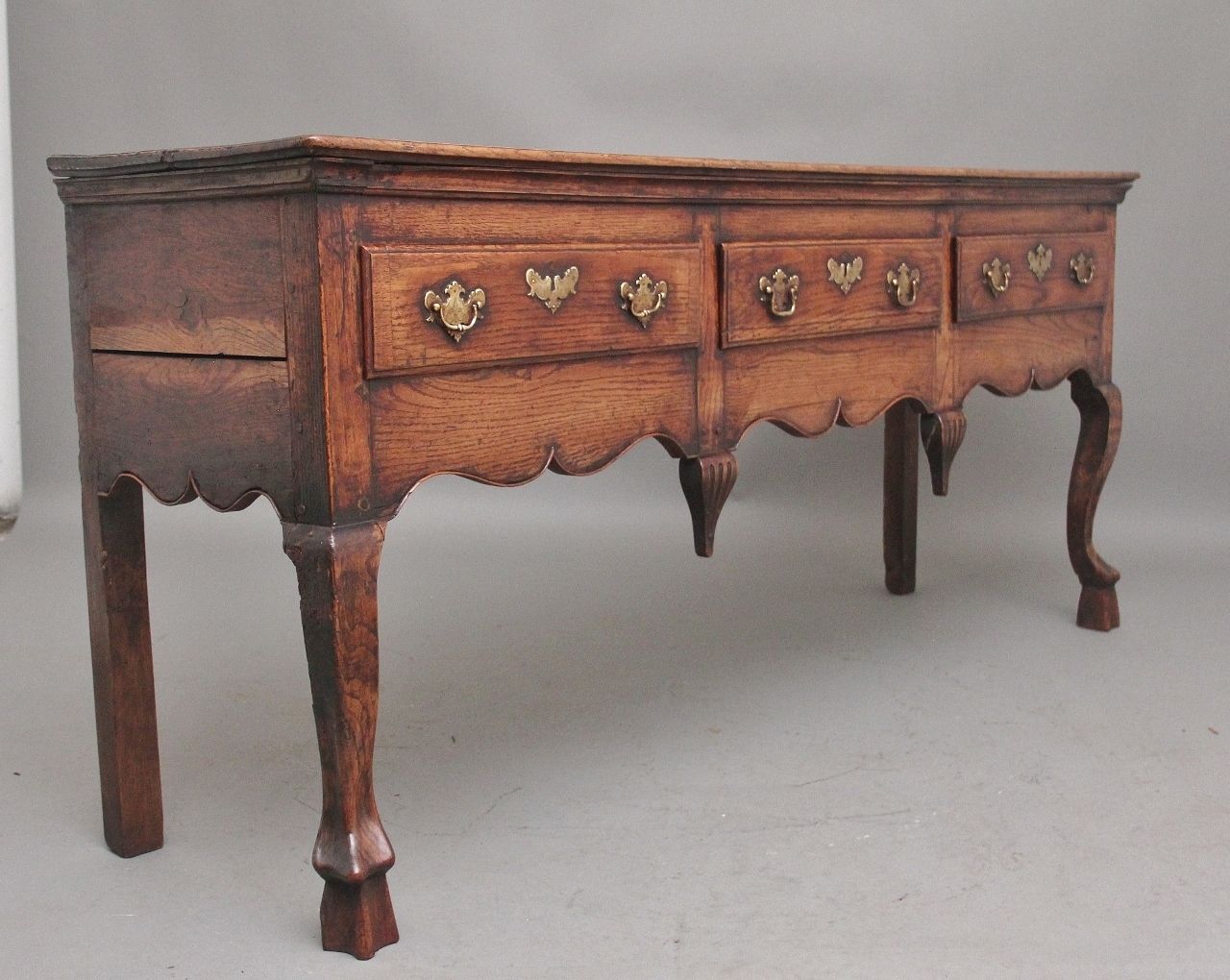 Early 18th Century Oak Dresser Base From The Georgian Period photo vinterior