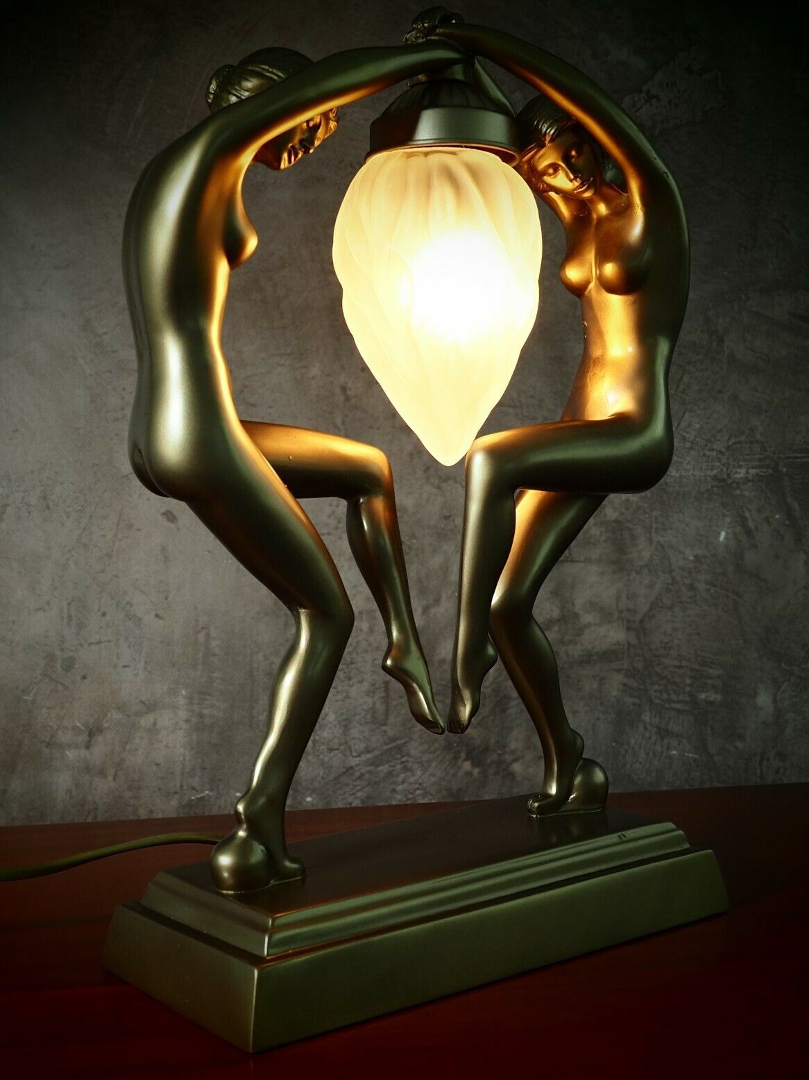 Elegant Vintage Art Deco Table Lamp – Handcrafted Sculpture Lamp For Home Decor And Gifting photo Lighting