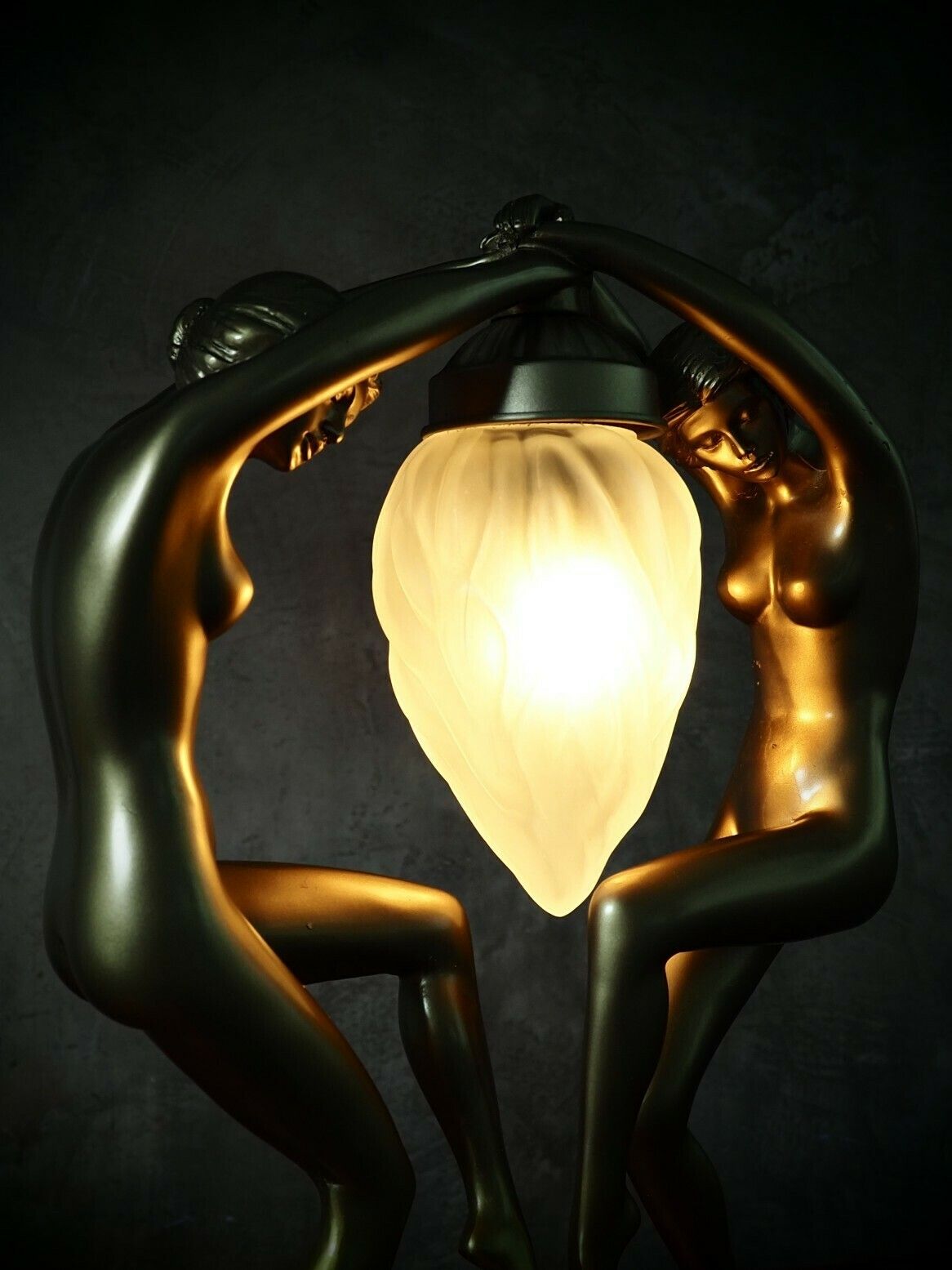 Elegant Vintage Art Deco Table Lamp – Handcrafted Sculpture Lamp For Home Decor And Gifting photo 308.0
