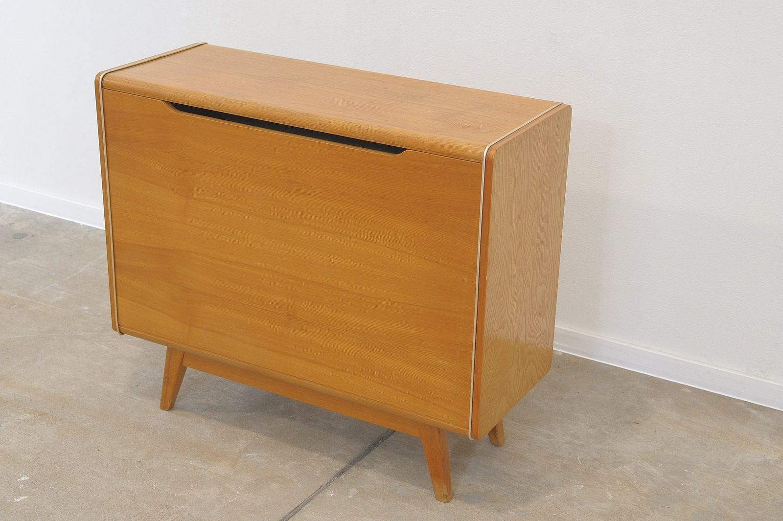 Mid Century Dresser By Nepožitek & Landsman For Jitona, 1970´S photo vinterior