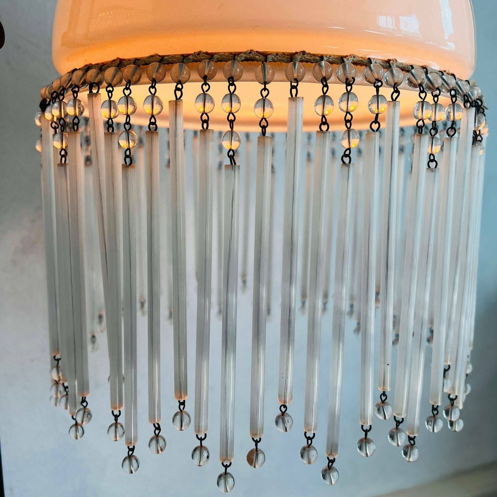 Vintage Art Deco Staande Lamp, Vloerlamp, Messing Lamp, 2 Melkglazen Kappen Met Franje, Jaren 70 Vintage Lampen photo vinterior
