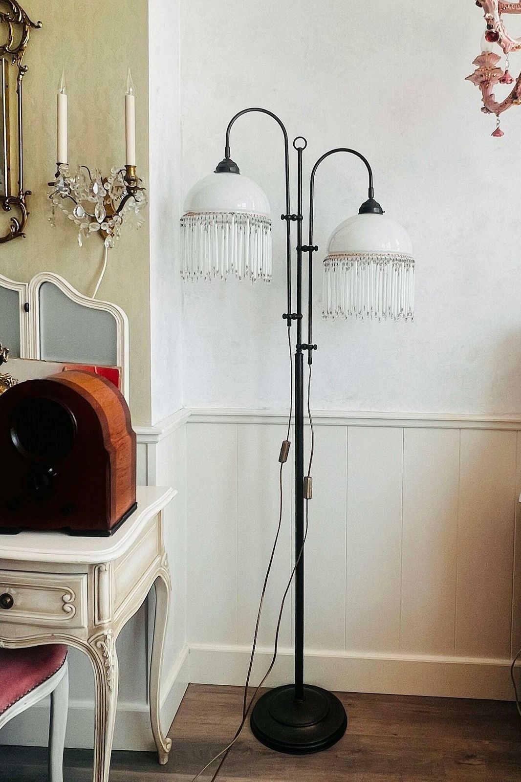 Vintage Art Deco Staande Lamp, Vloerlamp, Messing Lamp, 2 Melkglazen Kappen Met Franje, Jaren 70 Vintage Lampen photo vintage