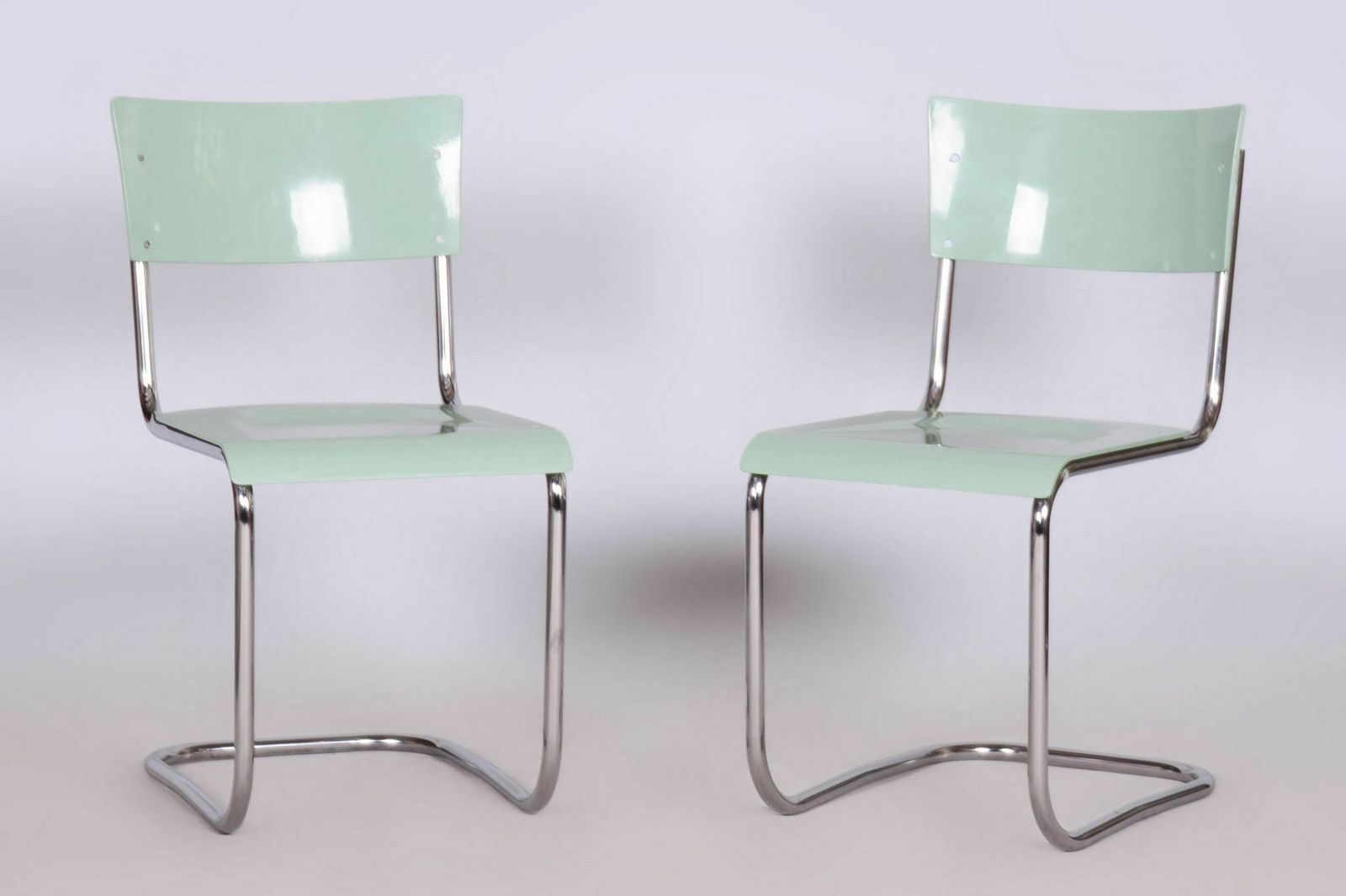 Restored Bauhaus Pair Of Chairs, Mart Stam, Robert Slezak, Chrome Plated Steel, Czechia, 1930s photo vintage