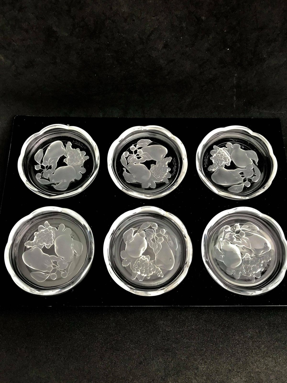 Set Van 6 Kristallen Onderzetters Van Val Saint Lambert, Gemaakt In België, Intaglio Kristal, Fruitsmotieven, Kristalreliëf, Baraccessoires photo for sale