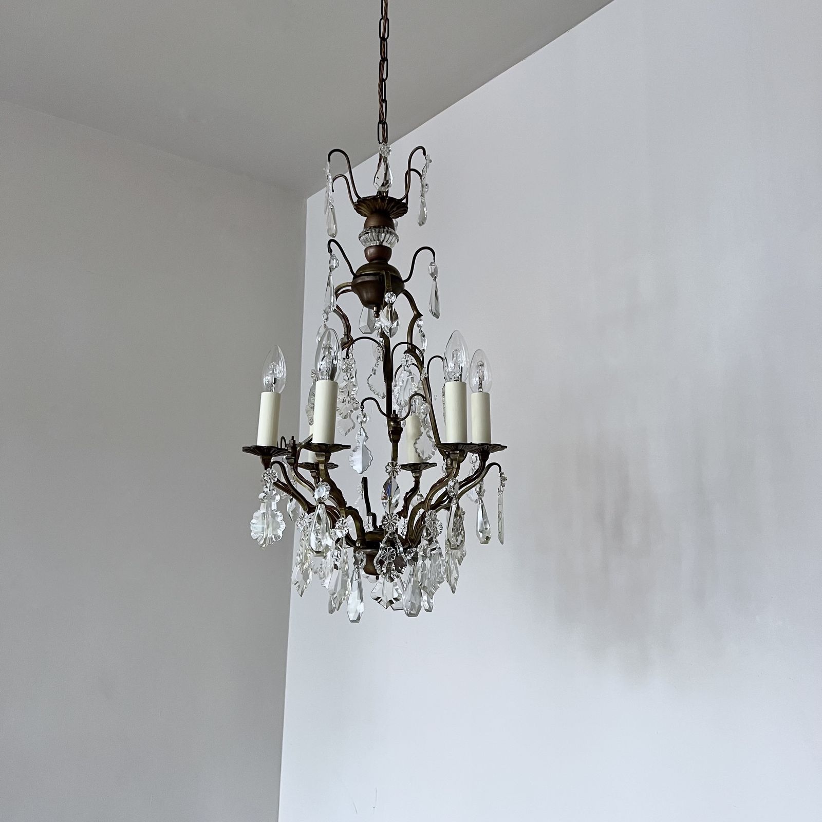 photo vinterior French Gilt Brass Birdcage Chandelier With Glass And Crystal Drops