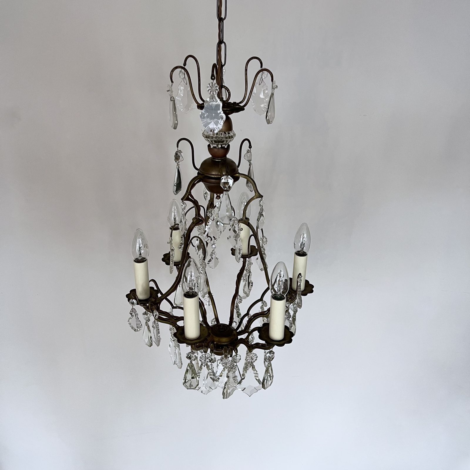 photo vintage French Gilt Brass Birdcage Chandelier With Glass And Crystal Drops