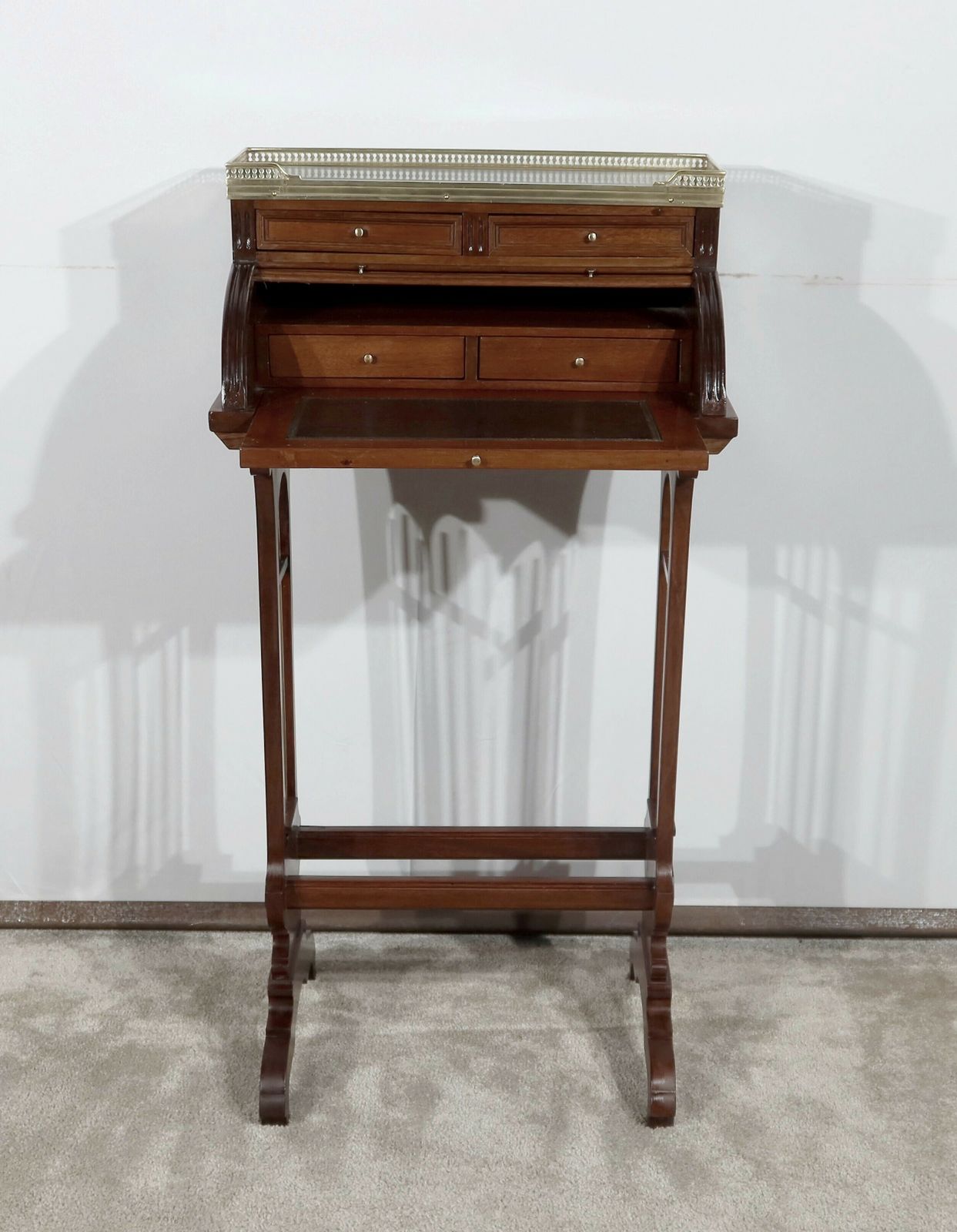 photo vintage Bureau Style Of Louis XVI– Late 19th Century