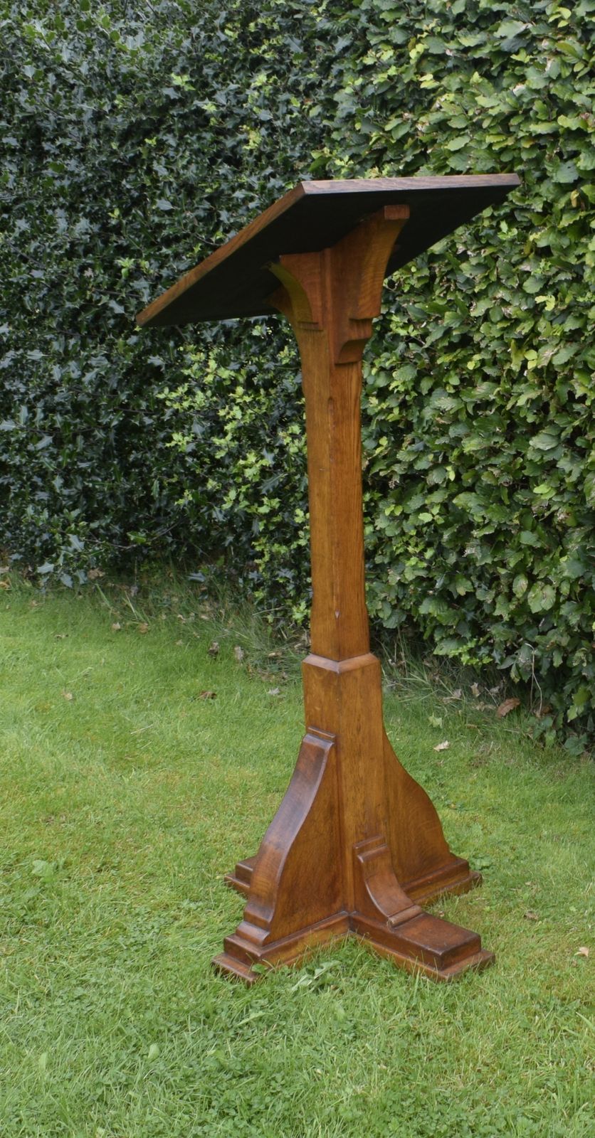 photo vintage Early 20th Century Oak Lectern